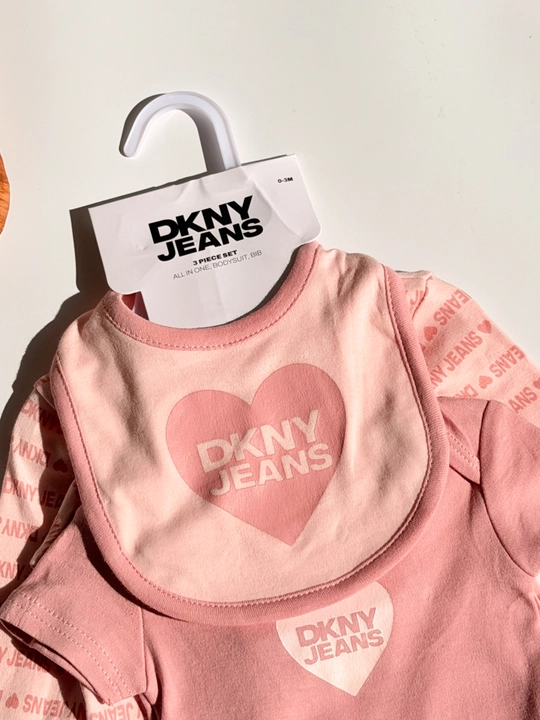 Комплект для новорожденных DKNY Jeans 3 в 1, боди, ползунки и нагрудник, newborn baby set