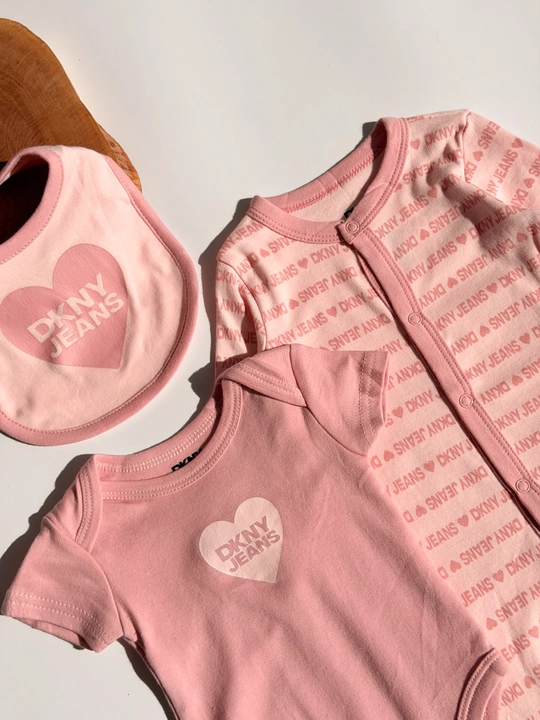 Комплект для новорожденных DKNY Jeans 3 в 1, боди, ползунки и нагрудник, newborn baby set