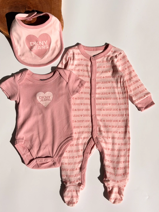 Комплект для новорожденных DKNY Jeans 3 в 1, боди, ползунки и нагрудник, newborn baby set