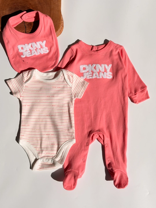 Комплект для новорожденных DKNY Jeans 3 в 1, боди, ползунки и нагрудник, newborn baby set