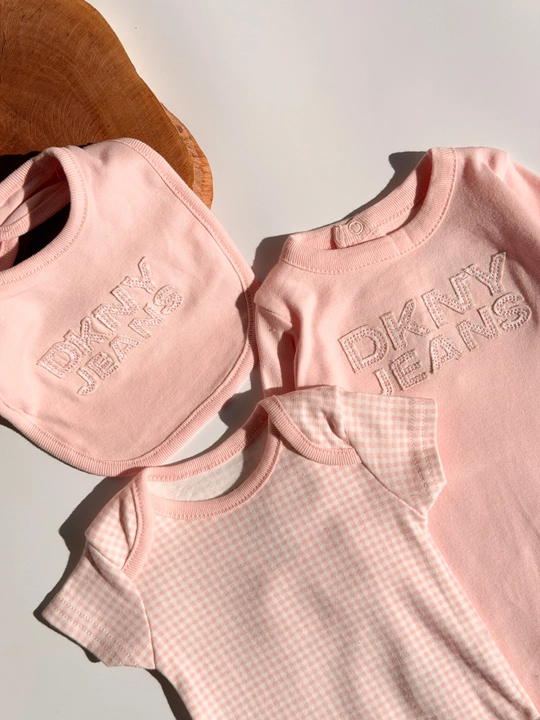 Комплект для новорожденных DKNY Jeans 3 в 1, боди, ползунки и нагрудник, newborn baby set
