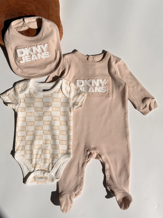 Комплект для новорожденных DKNY Jeans 3 в 1, боди, ползунки и нагрудник, newborn baby set