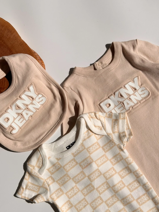 Комплект для новорожденных DKNY Jeans 3 в 1, боди, ползунки и нагрудник, newborn baby set