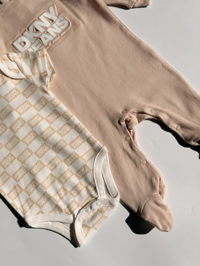 Комплект для новорожденных DKNY Jeans 3 в 1, боди, ползунки и нагрудник, newborn baby set