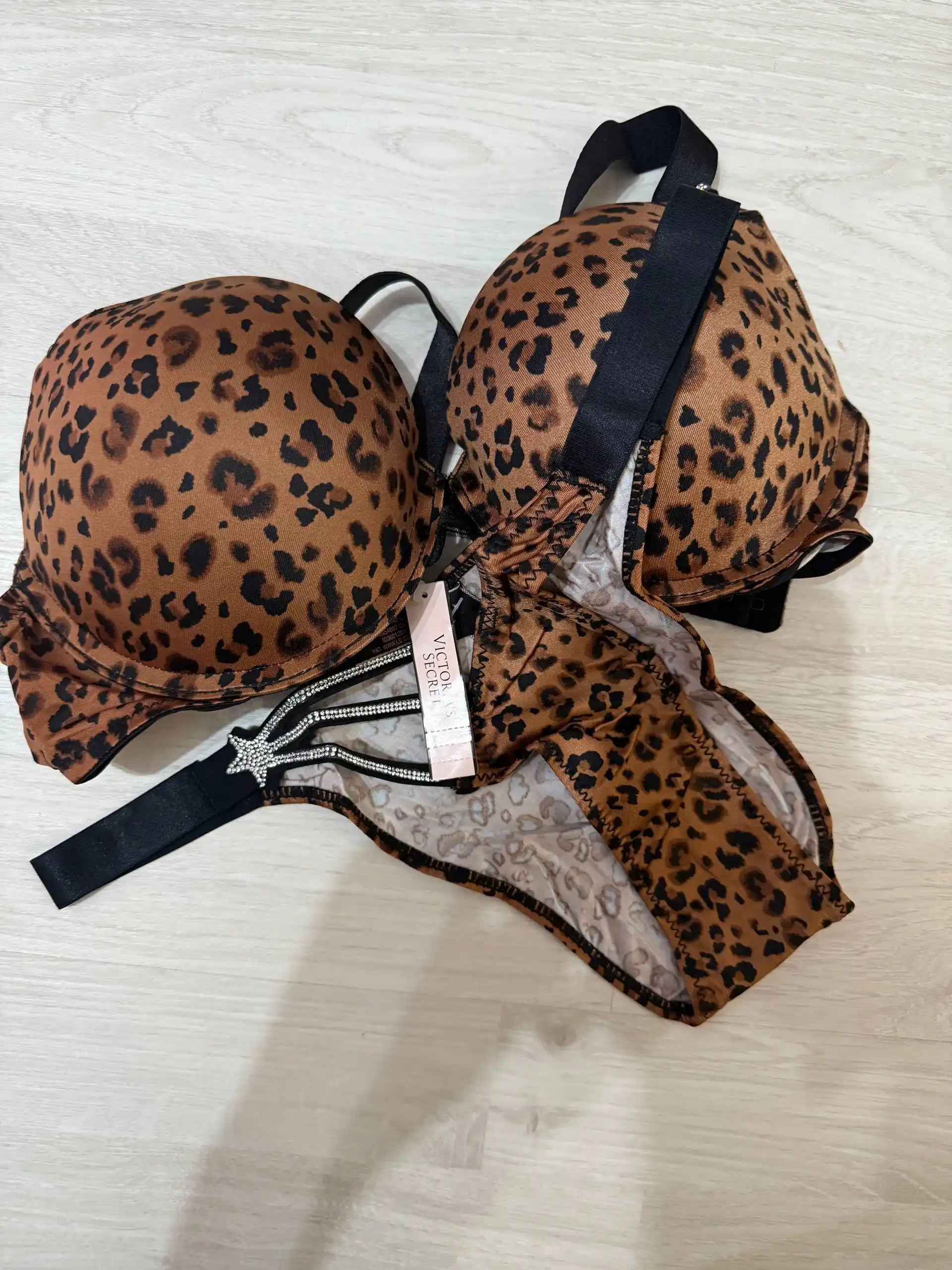 Ayollar ichki kiyimlari to‘plami, to‘rli, Victoria`s Secret, B va C chashka