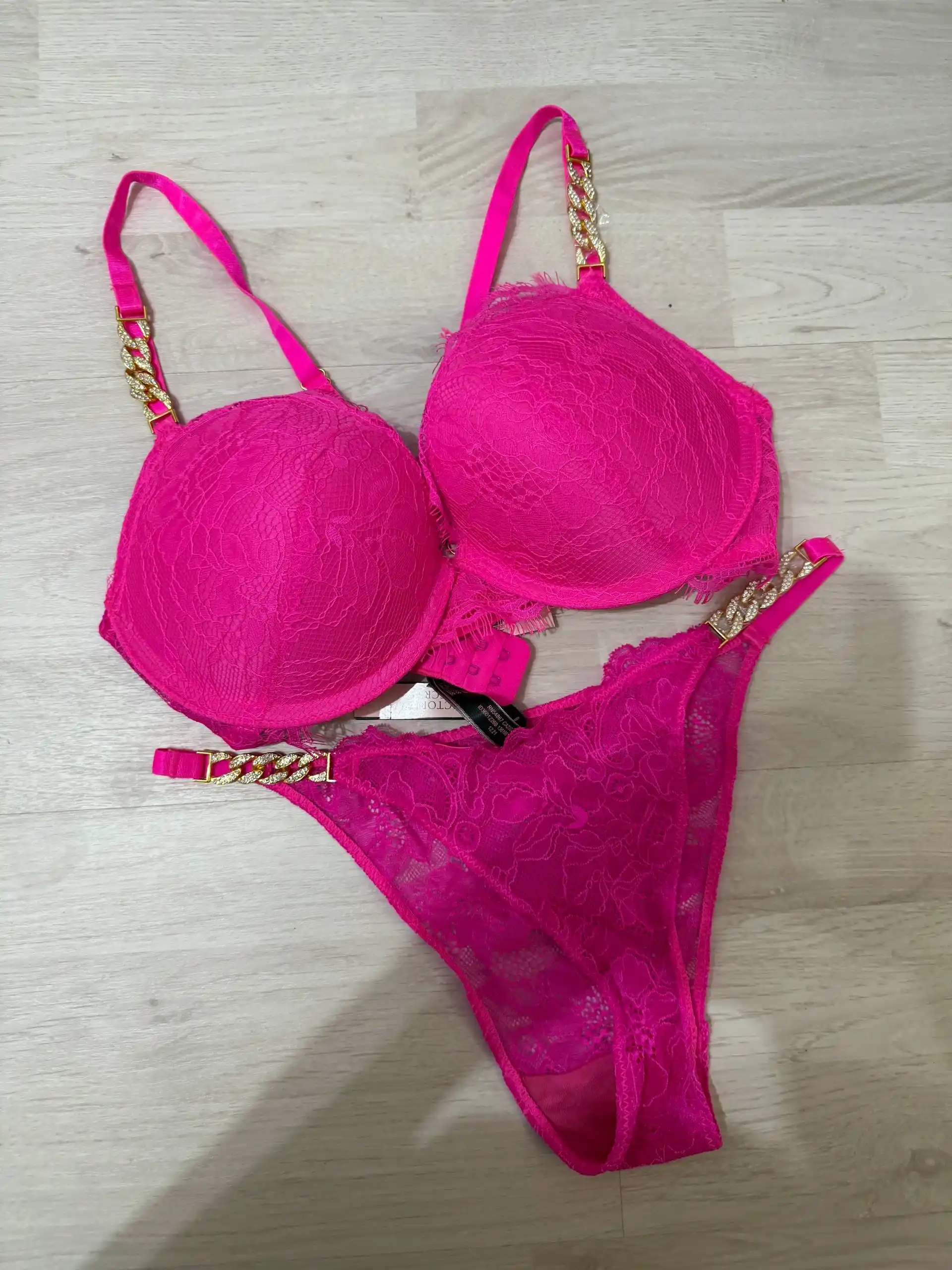 Ayollar ichki kiyimlari to‘plami, to‘rli, Victoria`s Secret, B va C chashka