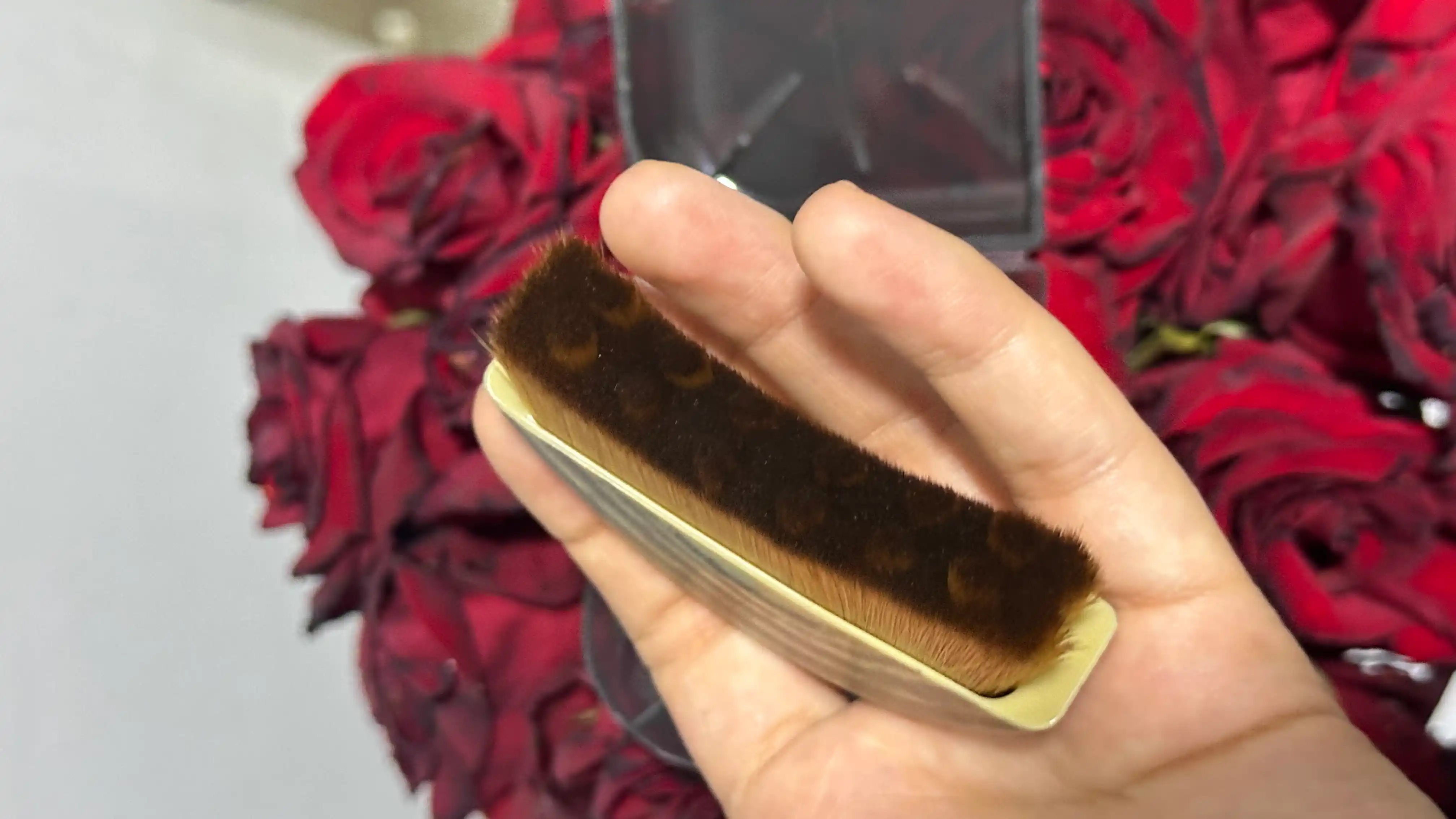 Massaj cho'tkasi, Yuz massajeri – lifting, gua sha va limfa drenaj effekti