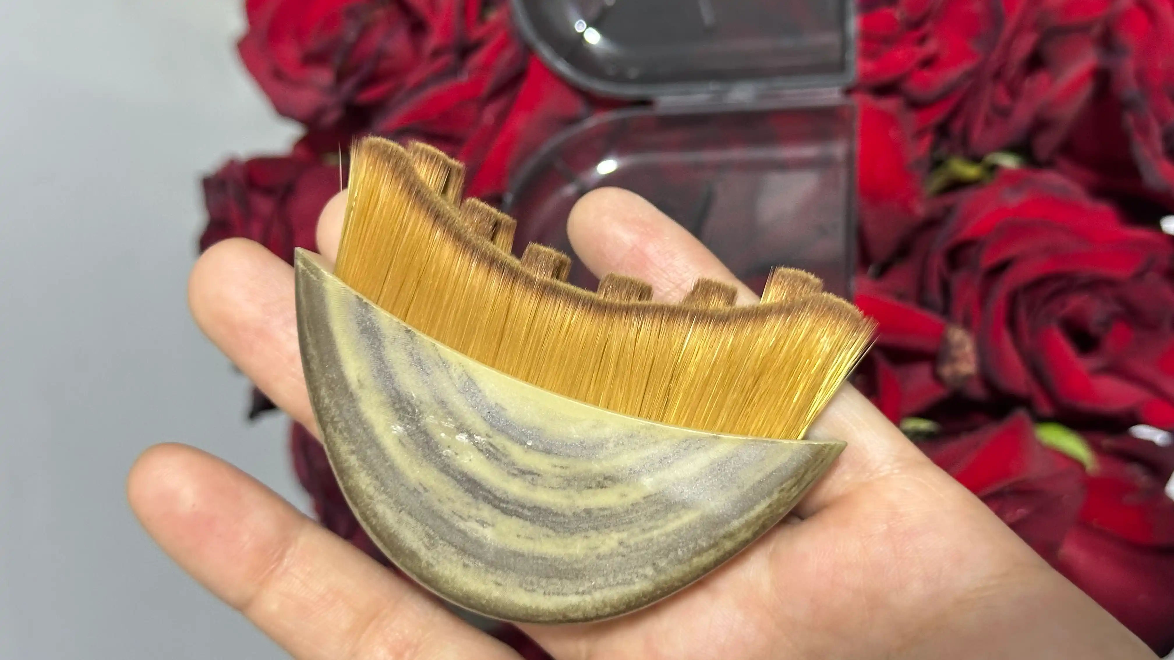 Massaj cho'tkasi, Yuz massajeri – lifting, gua sha va limfa drenaj effekti