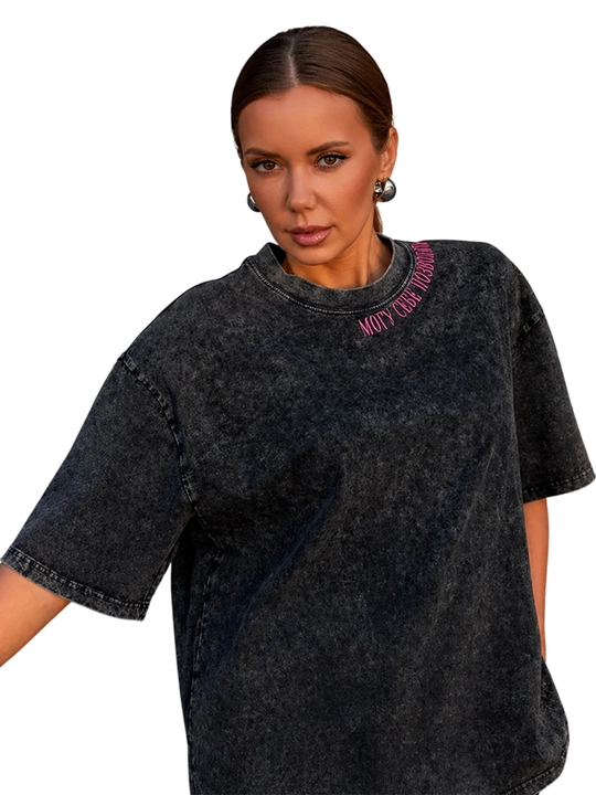 Ayollar uchun oversize futbolka, stone wash  t-shirt, “Mogu sebe pozvolit`” print
