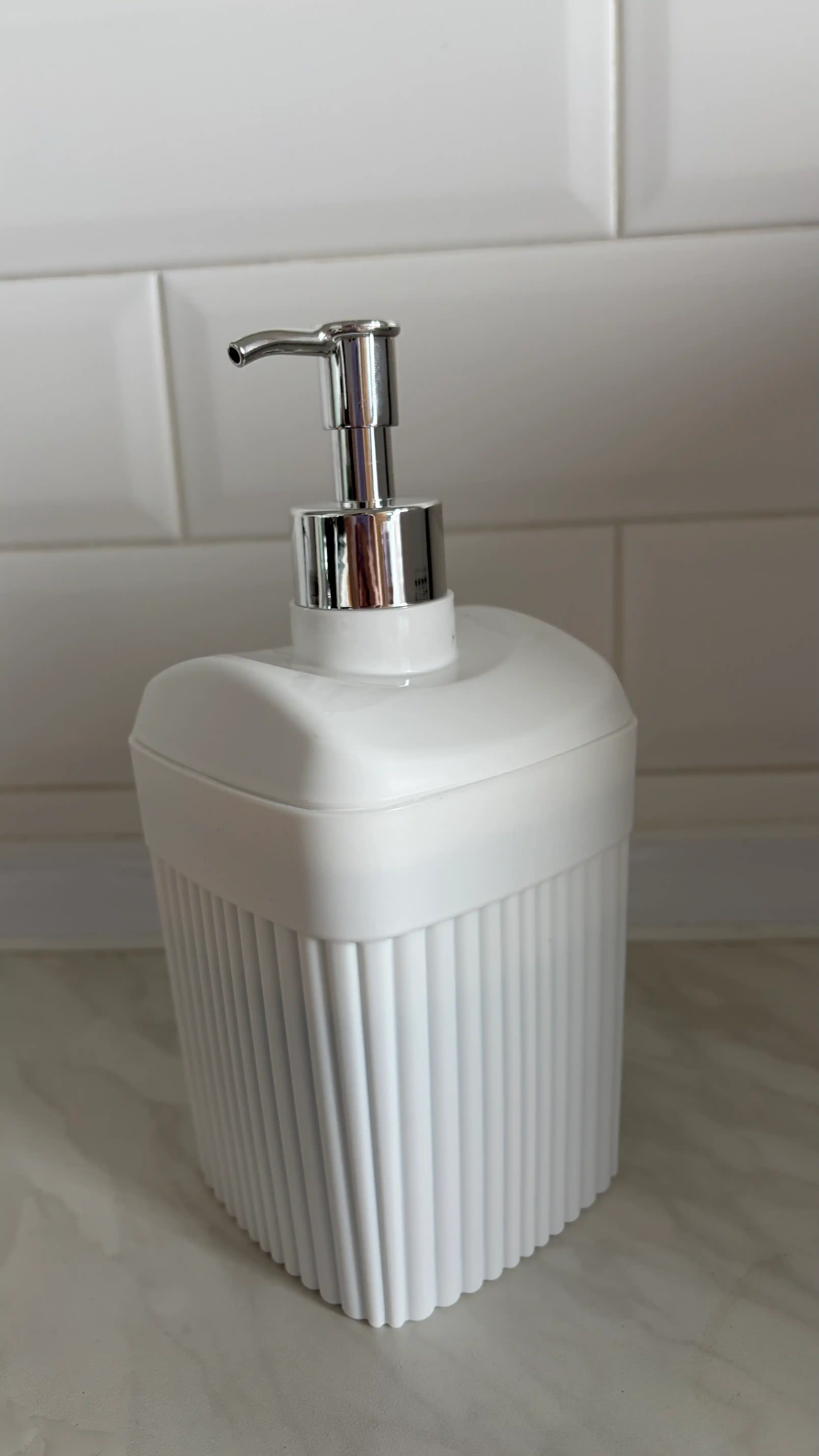Suyuq sovun uchun dispenser Econova, 650 ml