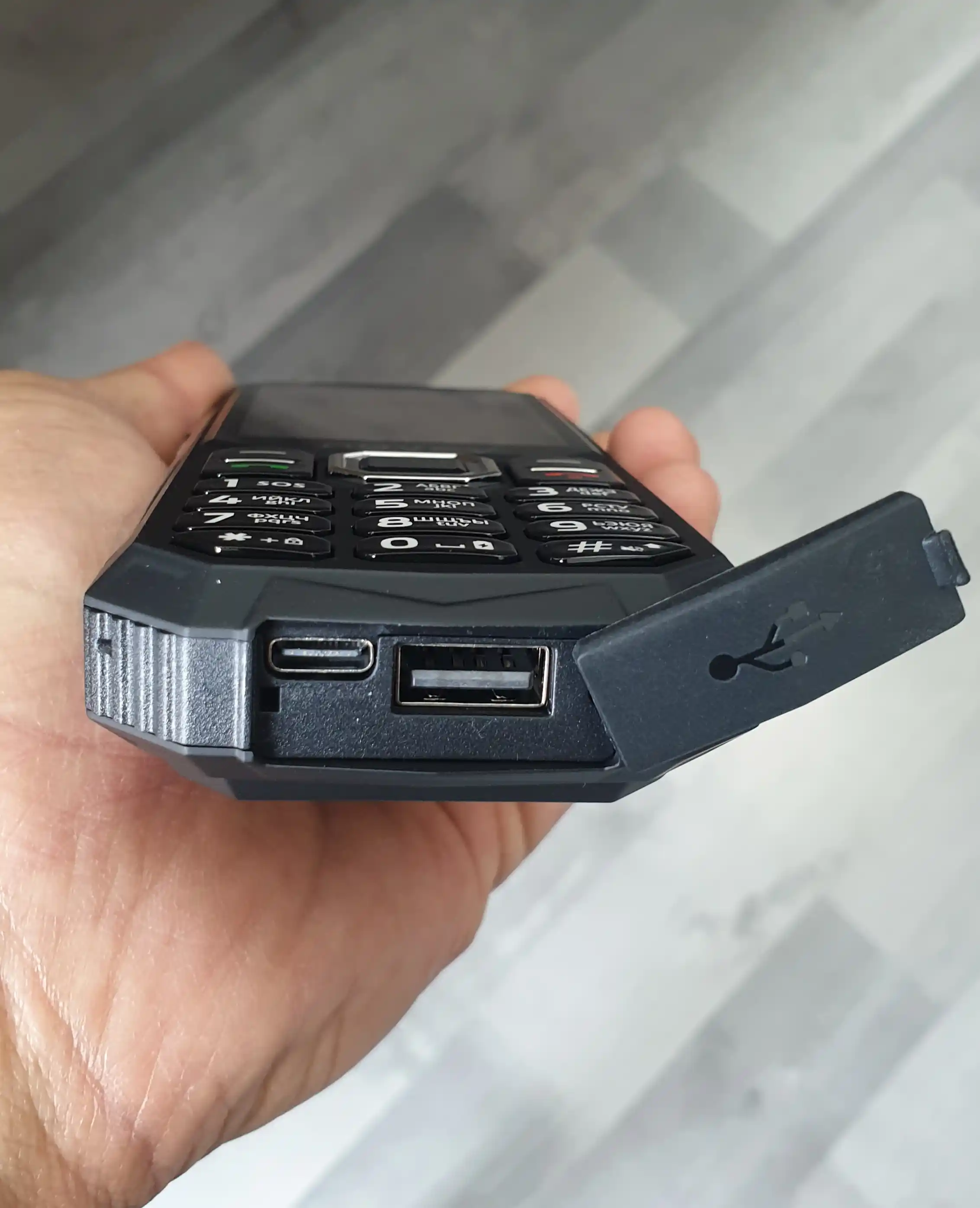 Knopkali telefon Novey T500 TANK, katta batareya 5000mAh