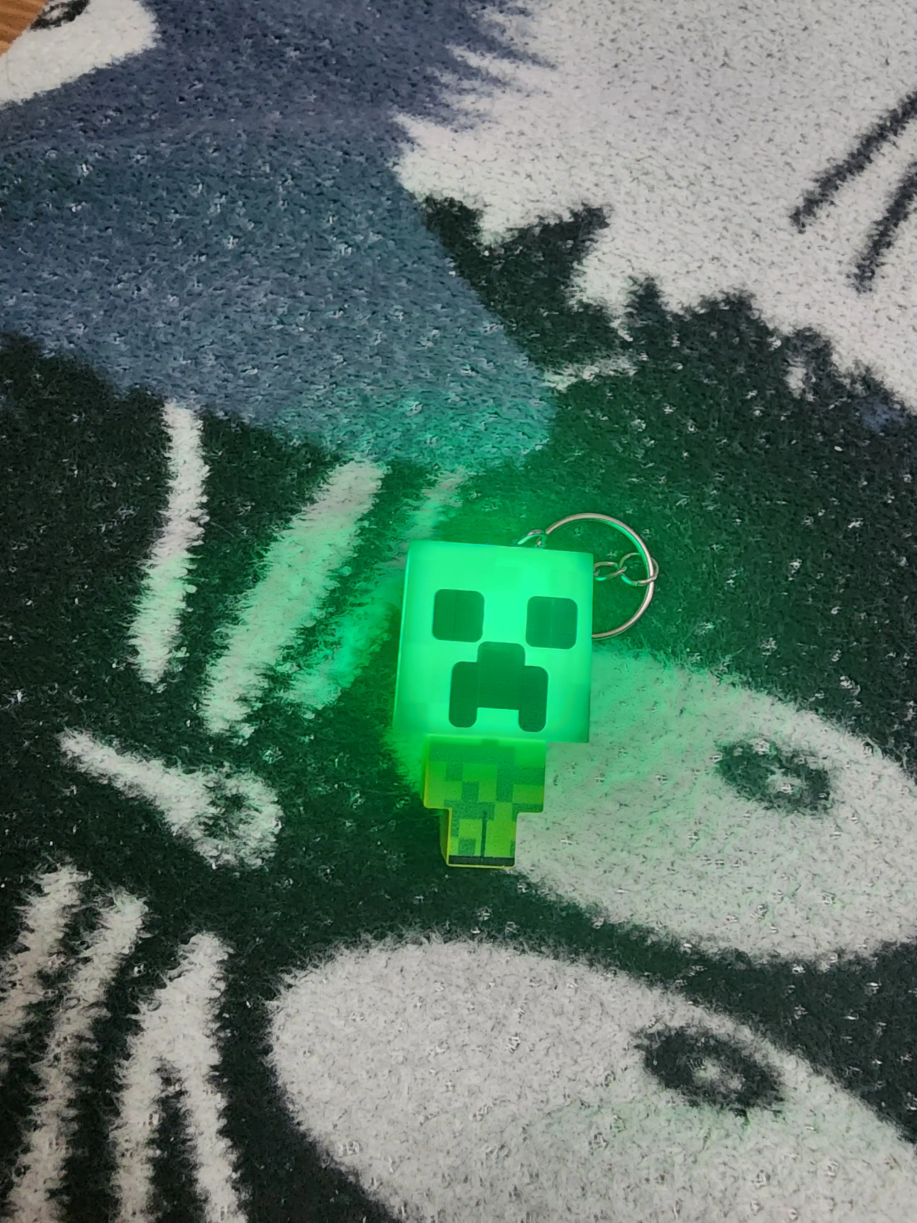 Minecraft uslubidagi brelok-chiroq, Kriper