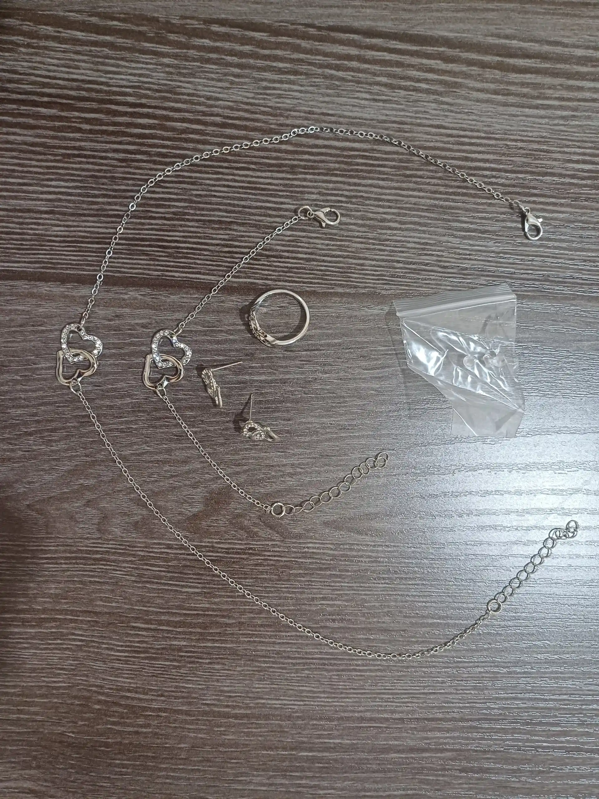 Ayollar uchun taqinchoqlar to'plami, soat, uzuk, zirak, braslet, zanjir, qutisiz