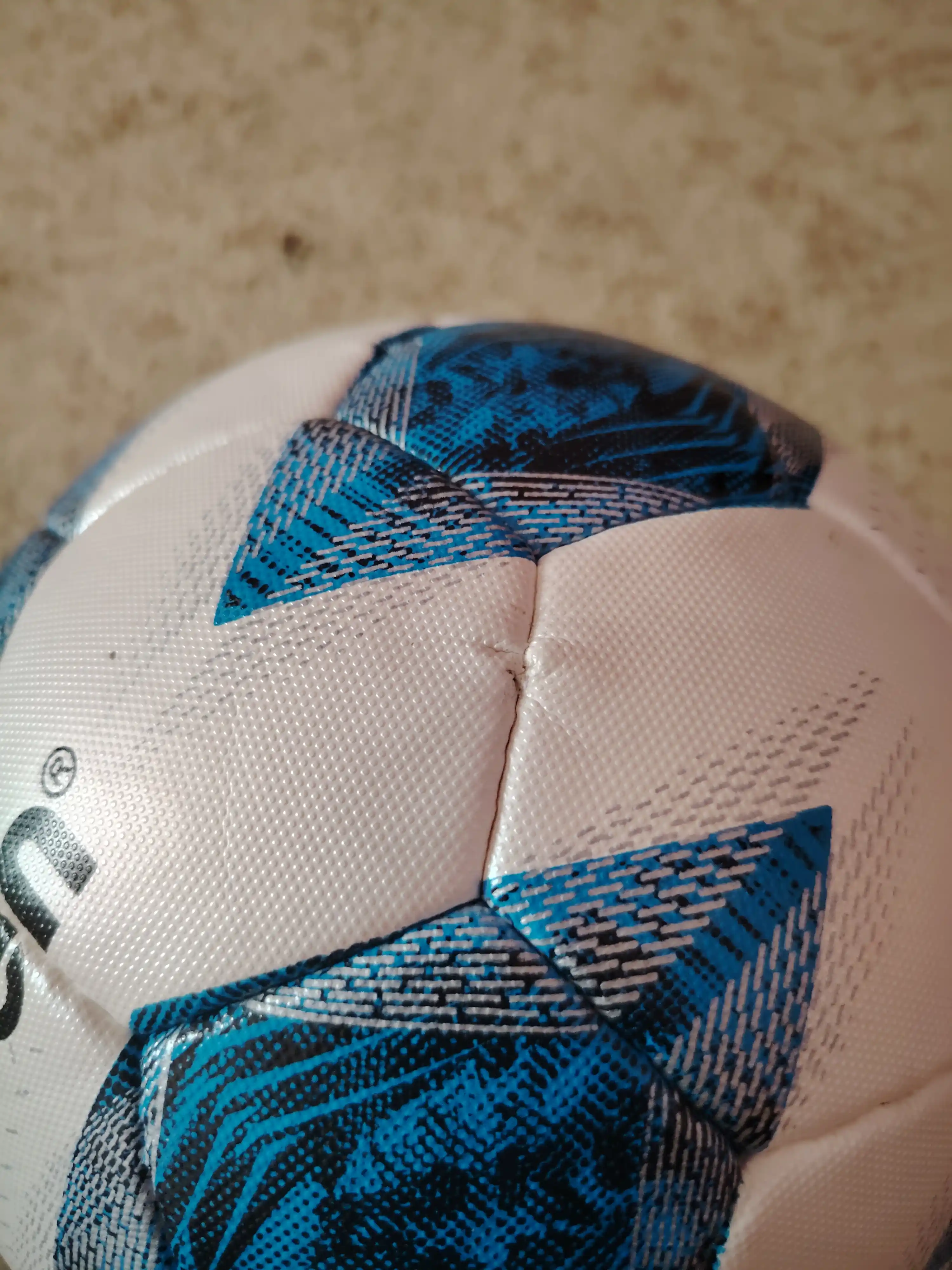 Futbol to'pi Molten F5A5000-AC, o'lcham 5