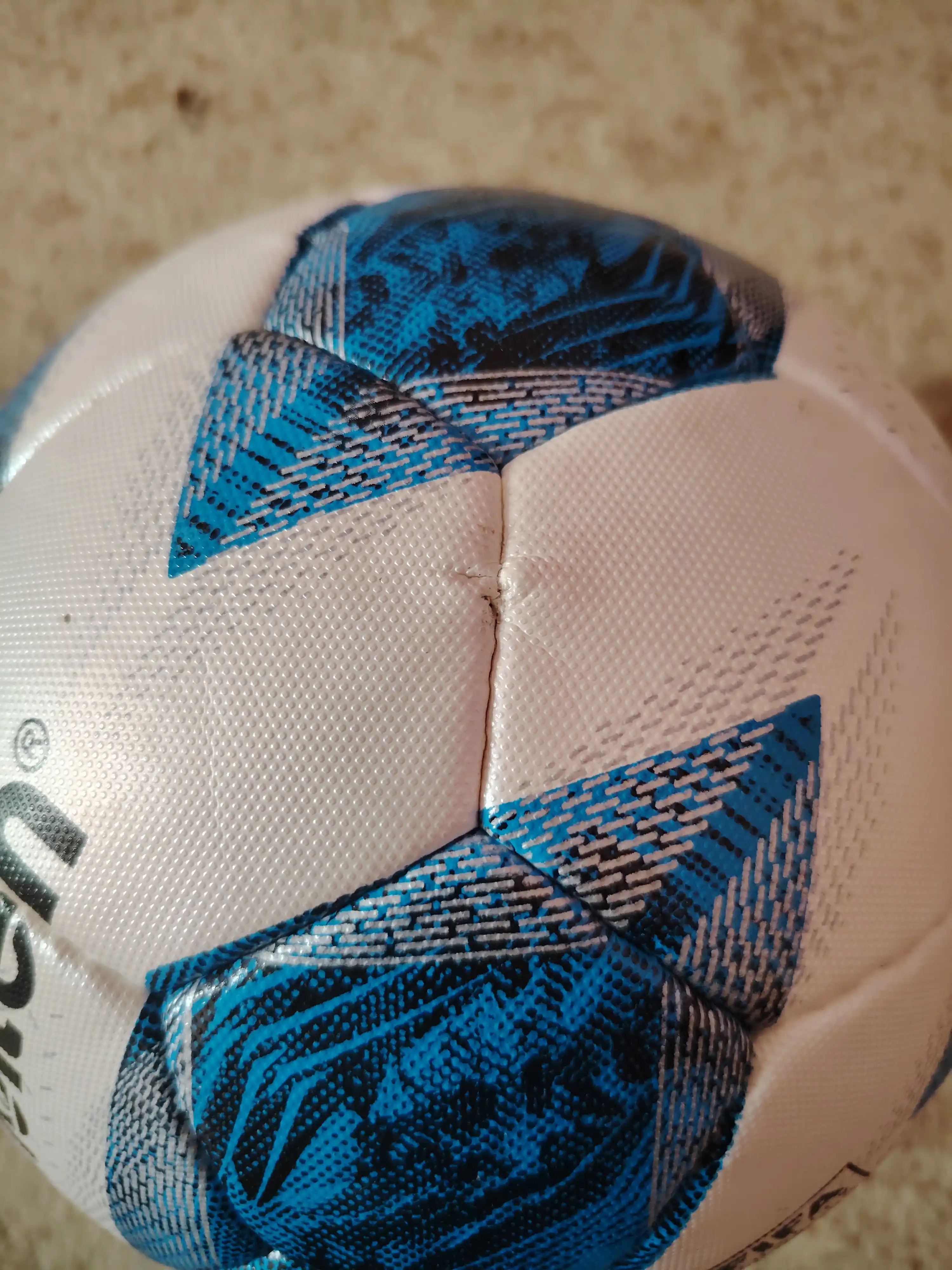 Futbol to'pi Molten F5A5000-AC, o'lcham 5