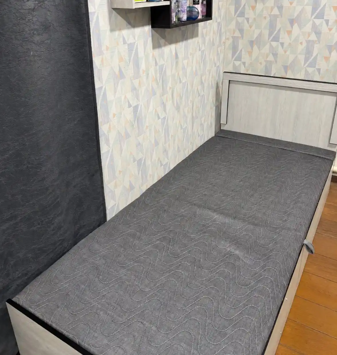 Bir kishilik to'shak, matras bilan