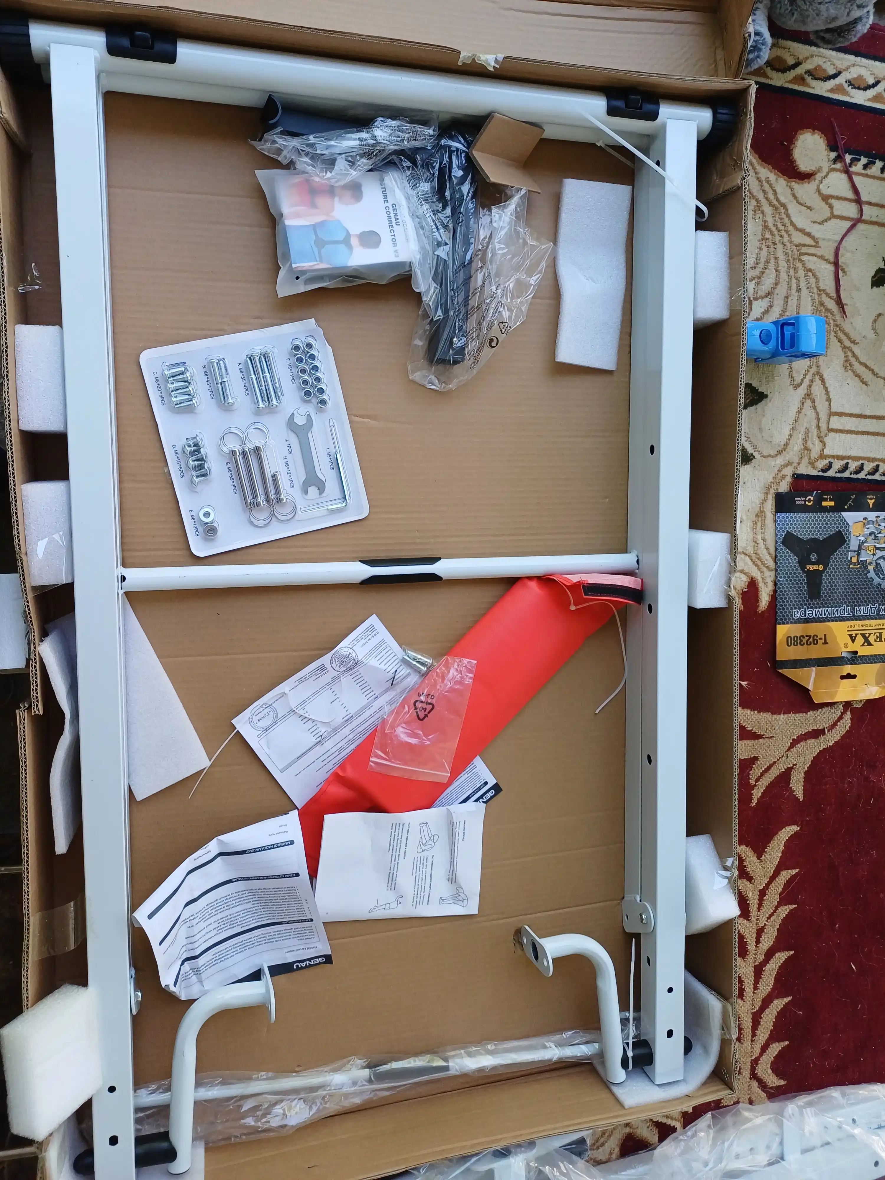 Inversion stoli Genau FitSpine EA-350, qizil, bel og'rig'idan, og'irlik 136 kg gacha