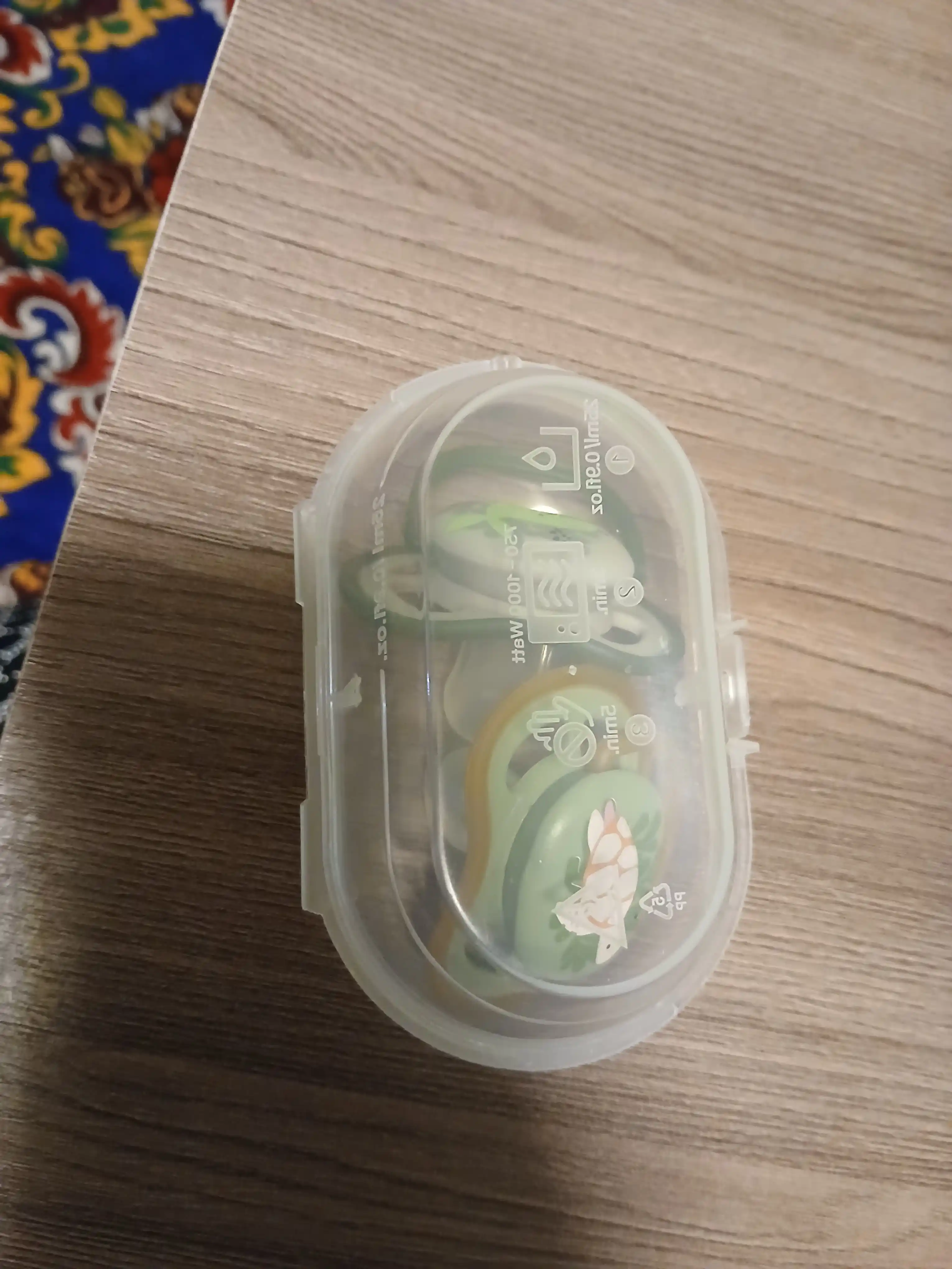 Yorug‘lik beruvchi bo‘sh so‘rg‘ich, silikon Pika, anatomik, 0-12 oylik, fosforli, g‘ilofli