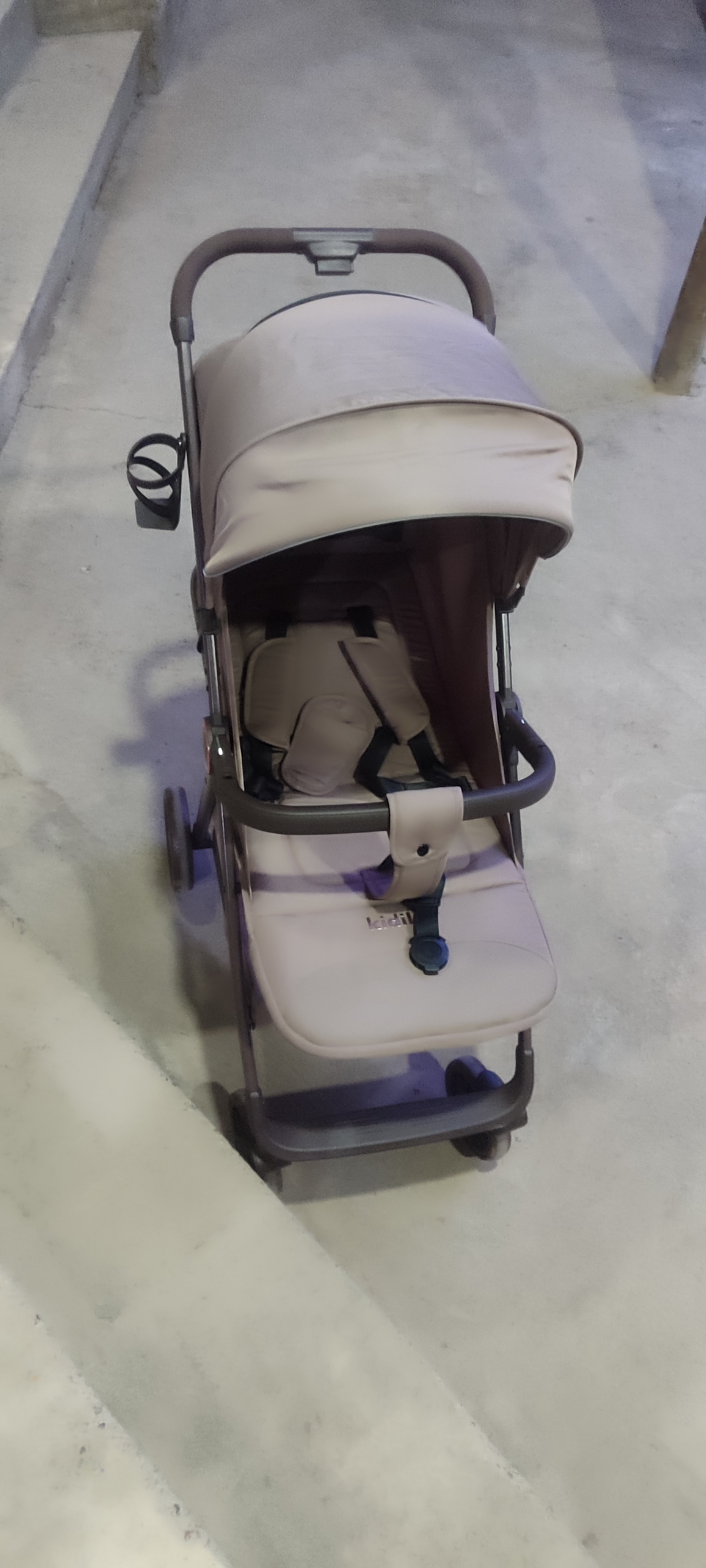 Прогулочная коляска Kidilo C6F – легкая и удобная