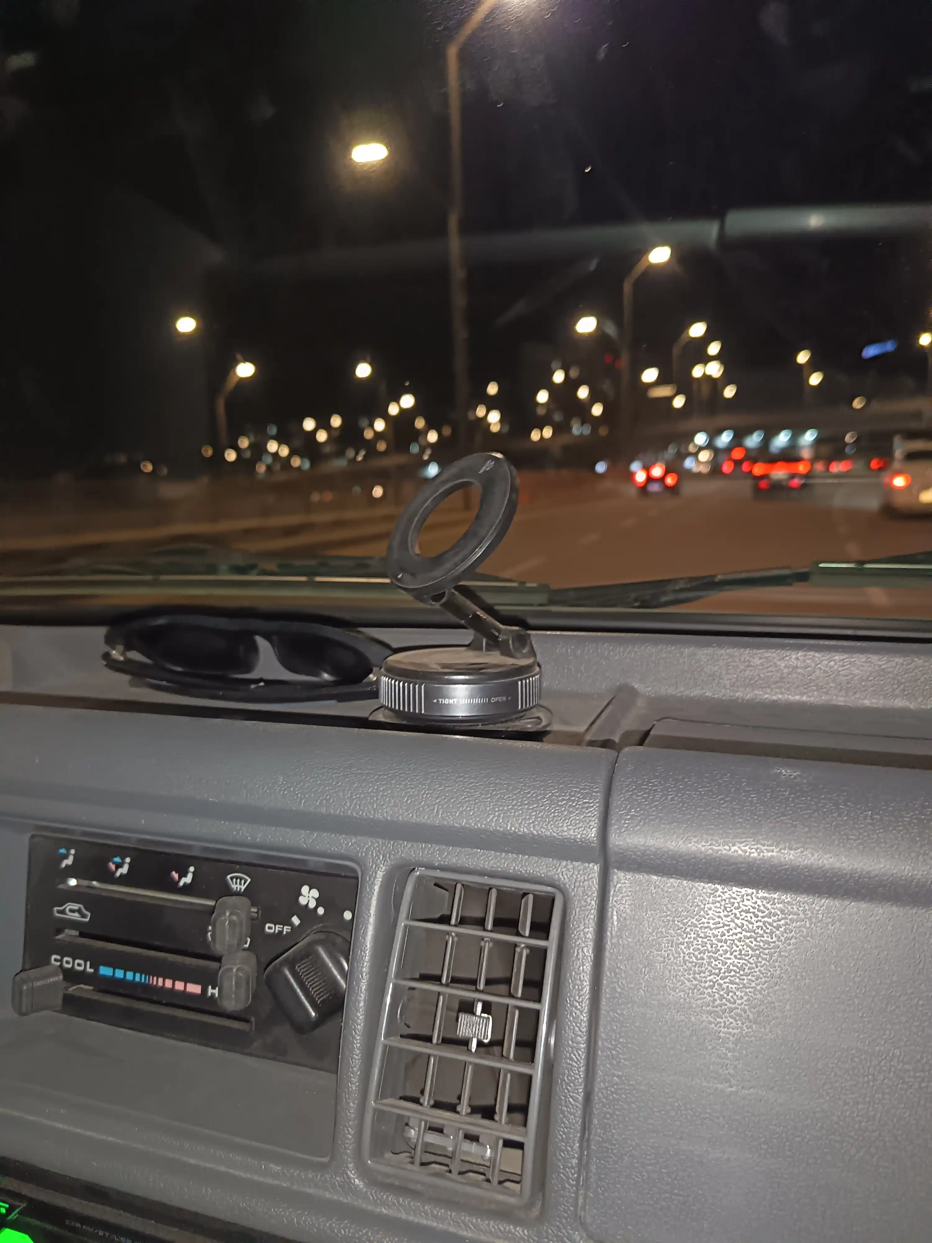 Вакуумный держатель для телефона, авто аксессуар, крепление на стекло, 360° поворот