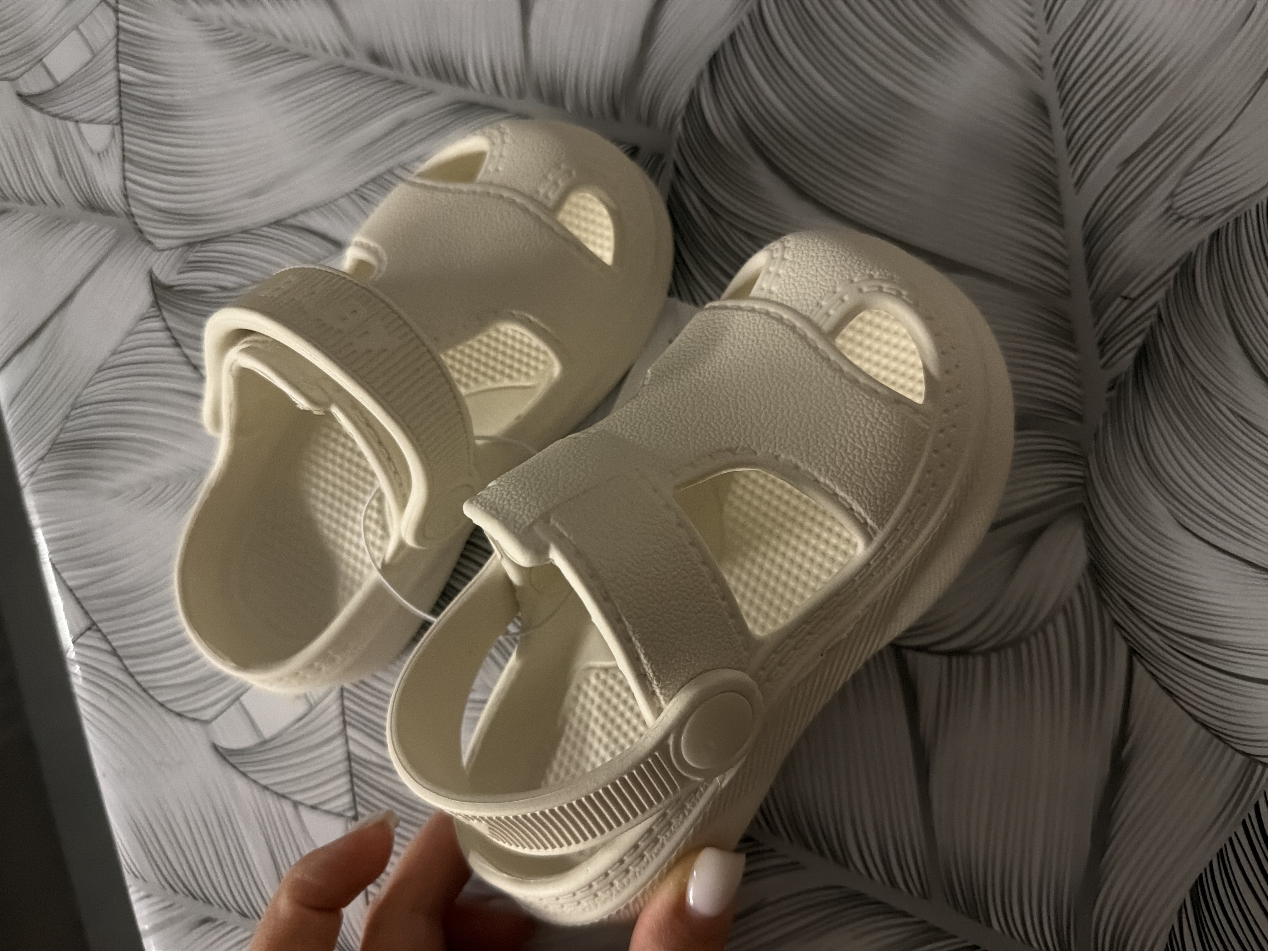 Bolalar uchun oddiy tuflilar, yozgi shippaklar, bolalar uchun Crocs, sandallar
