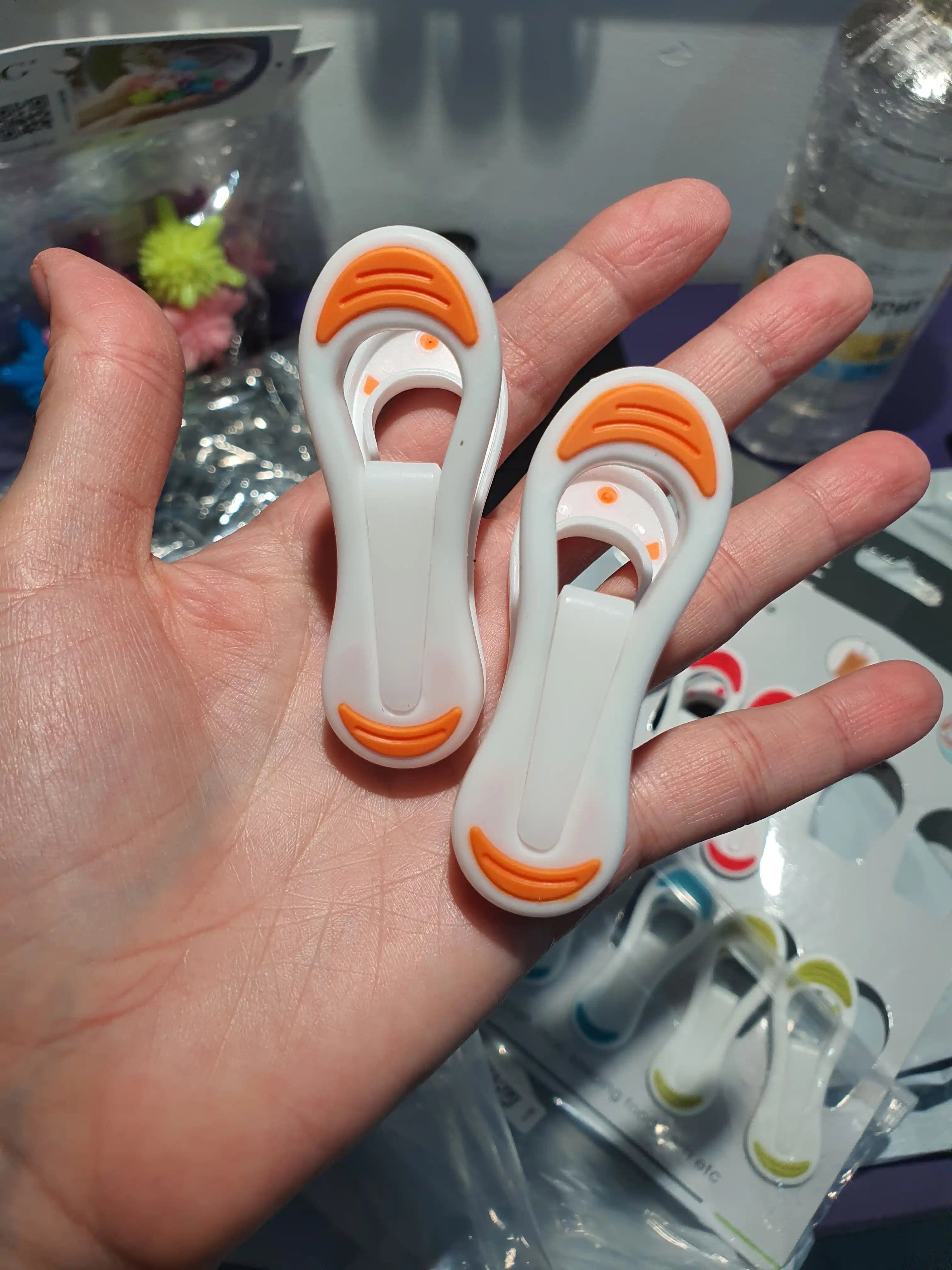 Klipsalar, paket qisqichlari, magnitli qisqichlar, oshxona qisqichlari