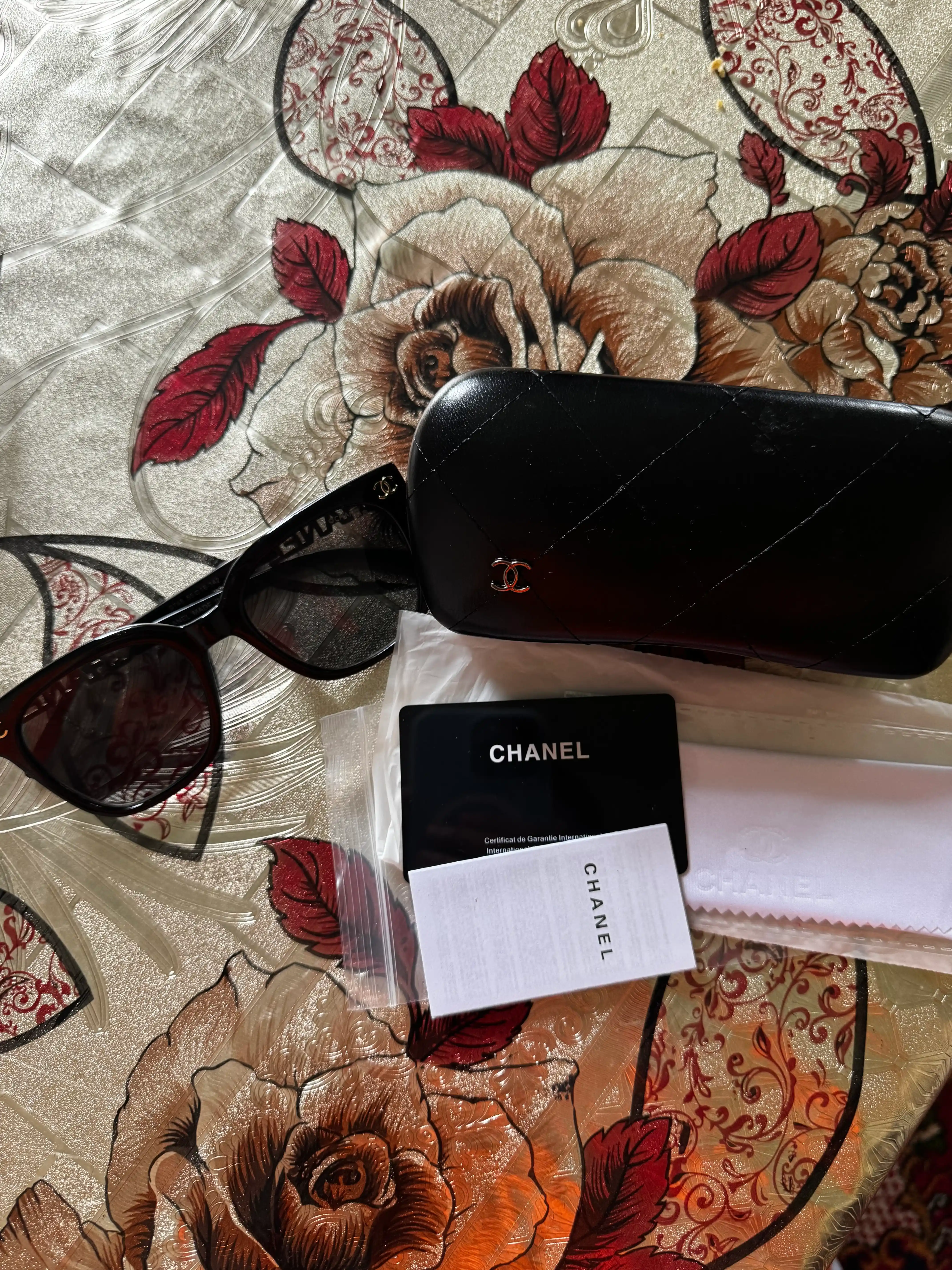 Женские солнцезащитные очки Chanel