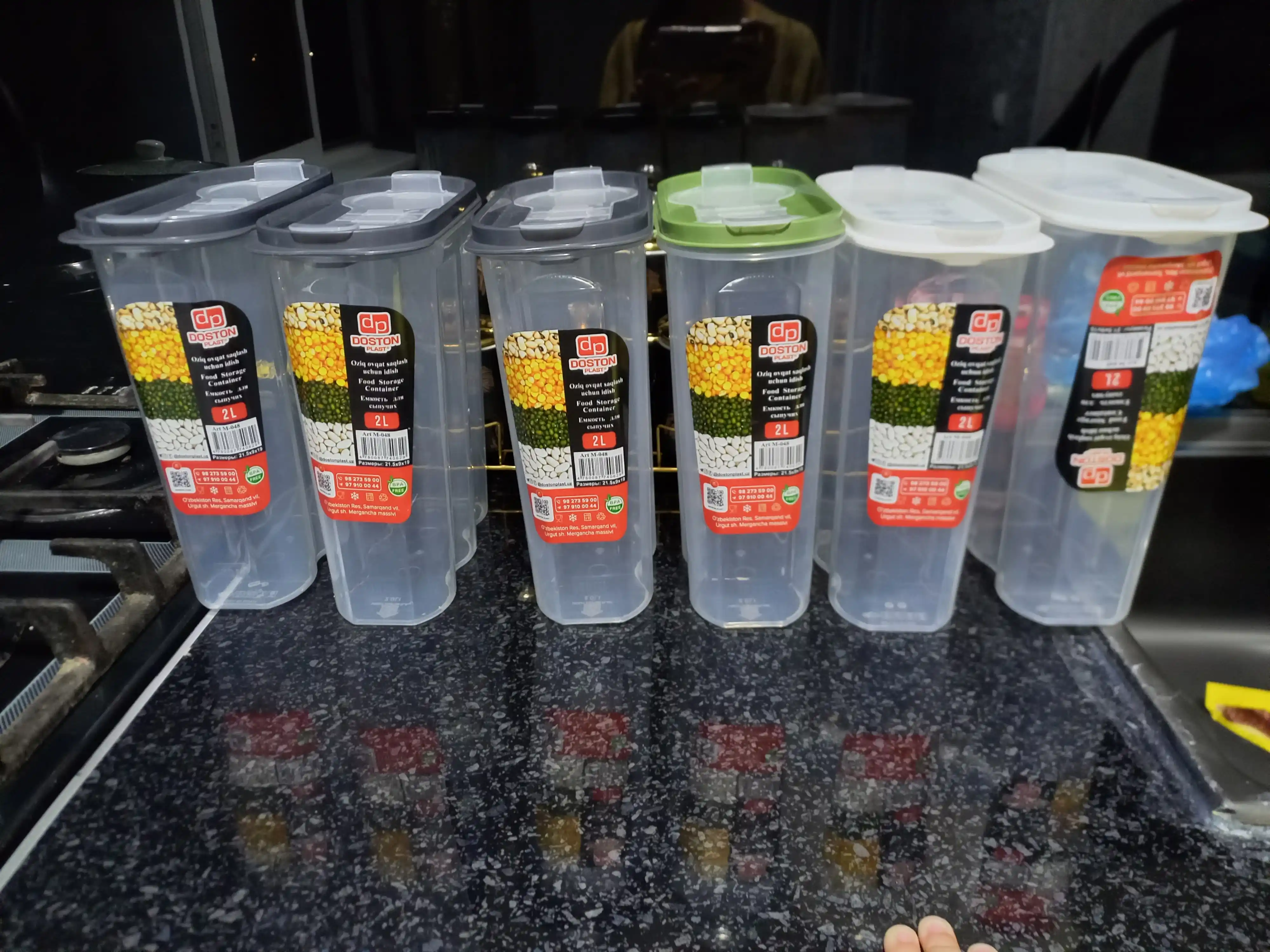 Sochiluvchan mahsulotlarni (krup) saqlash uchun plastik, qopqoqli konteyner