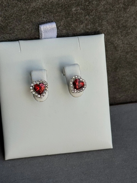 Серьги из серебра 925 пробы с фианитами в форме сердца