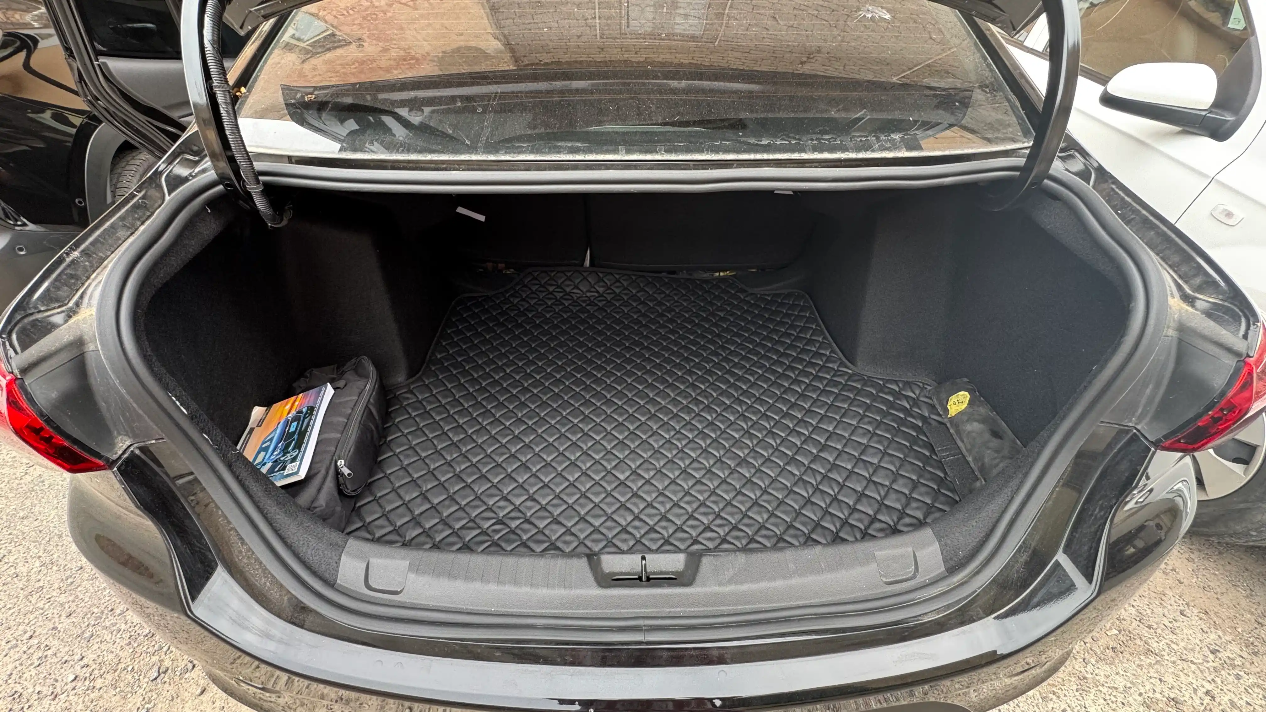 Кожаный и ЭВА коврик в багажник автомобиля LASETTI COBALT NEXIA SPARK CAPTIVA BYD KIA