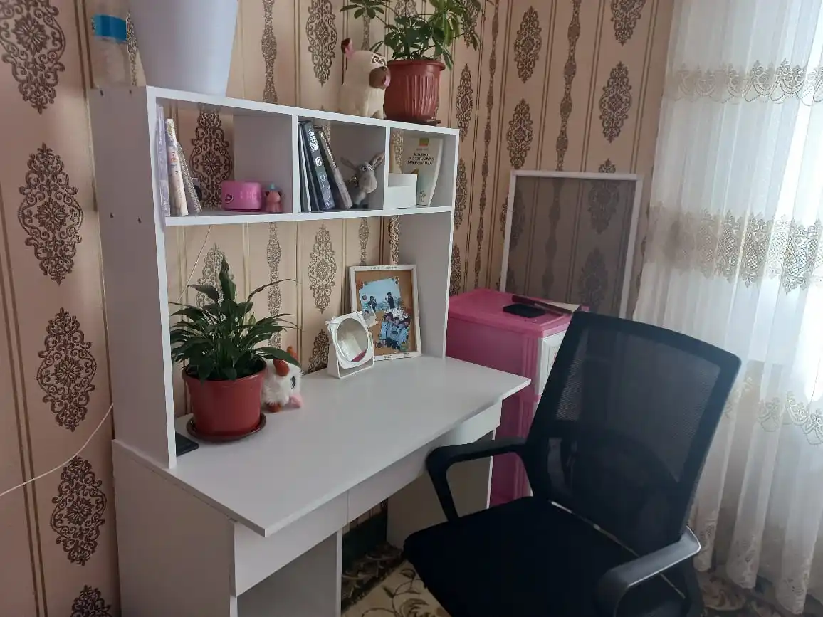 Norflex to'rli orqa ofis kreslosi, balandlikni sozlash va xodimlar g'ildiraklari
