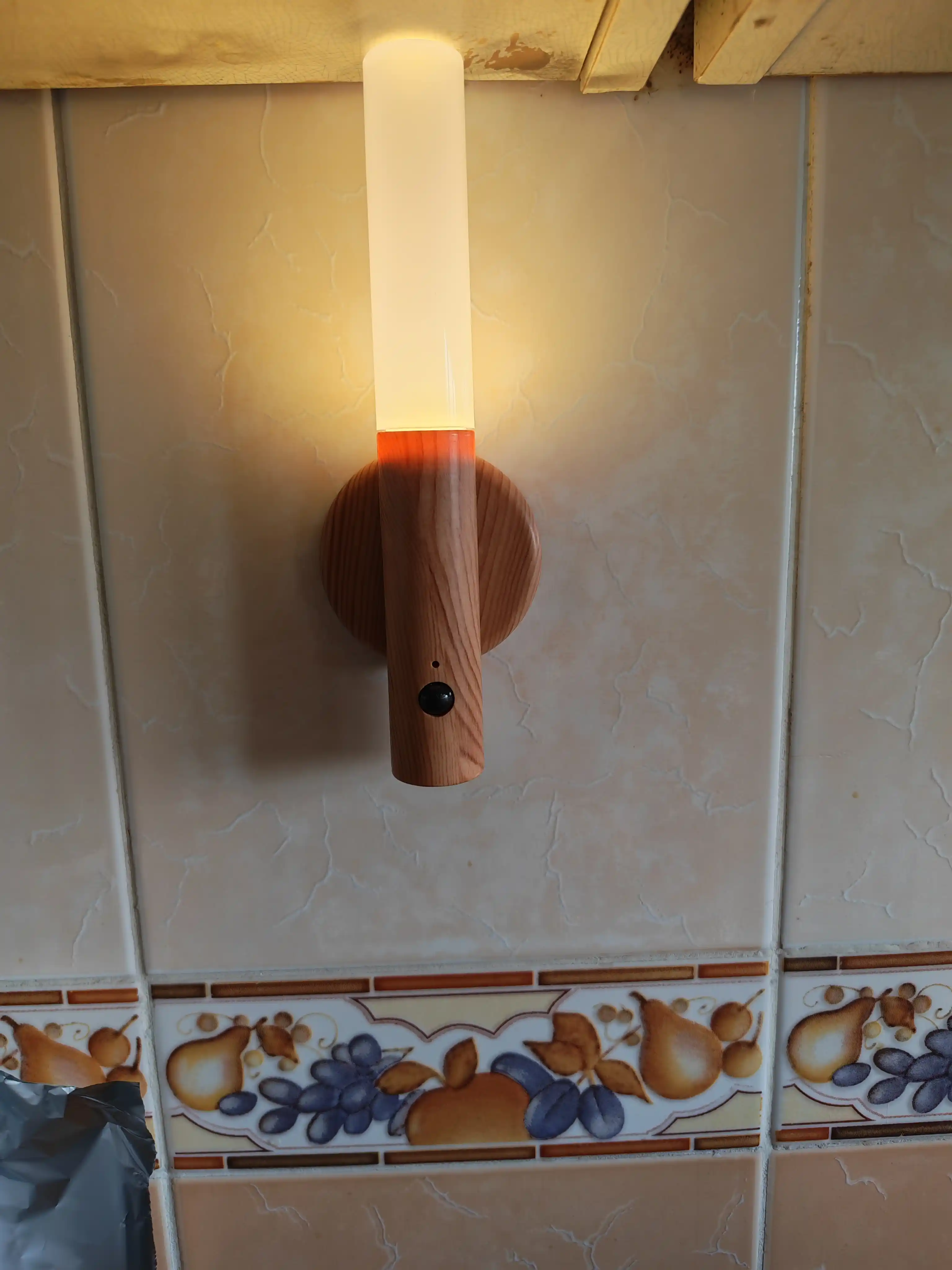 Harakat datchigi bilan simsiz devoriy LED tungi chiroq, magnitli mahkamlash, USB
