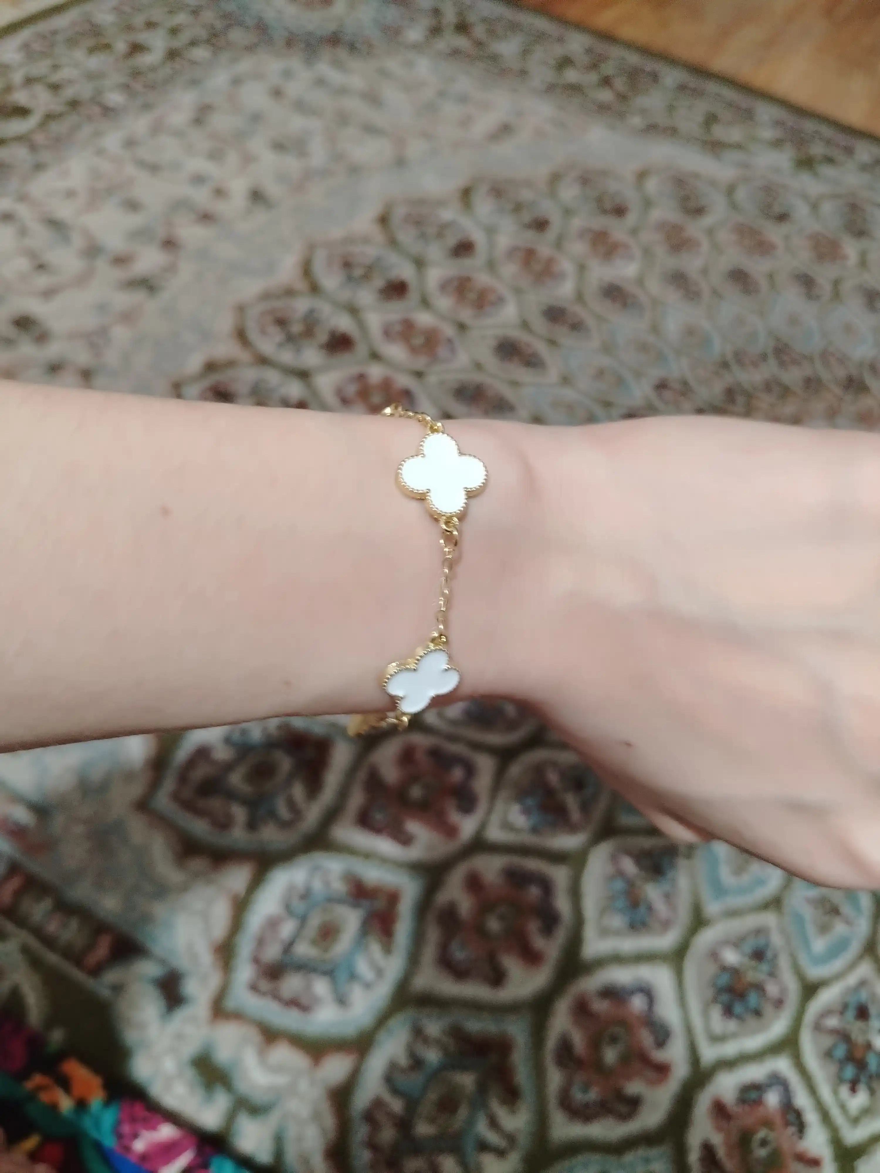 Ayollar va qizlar va qizlar uchun bilaguzuk, braslet, taqinchoq Van Cleef uslubida