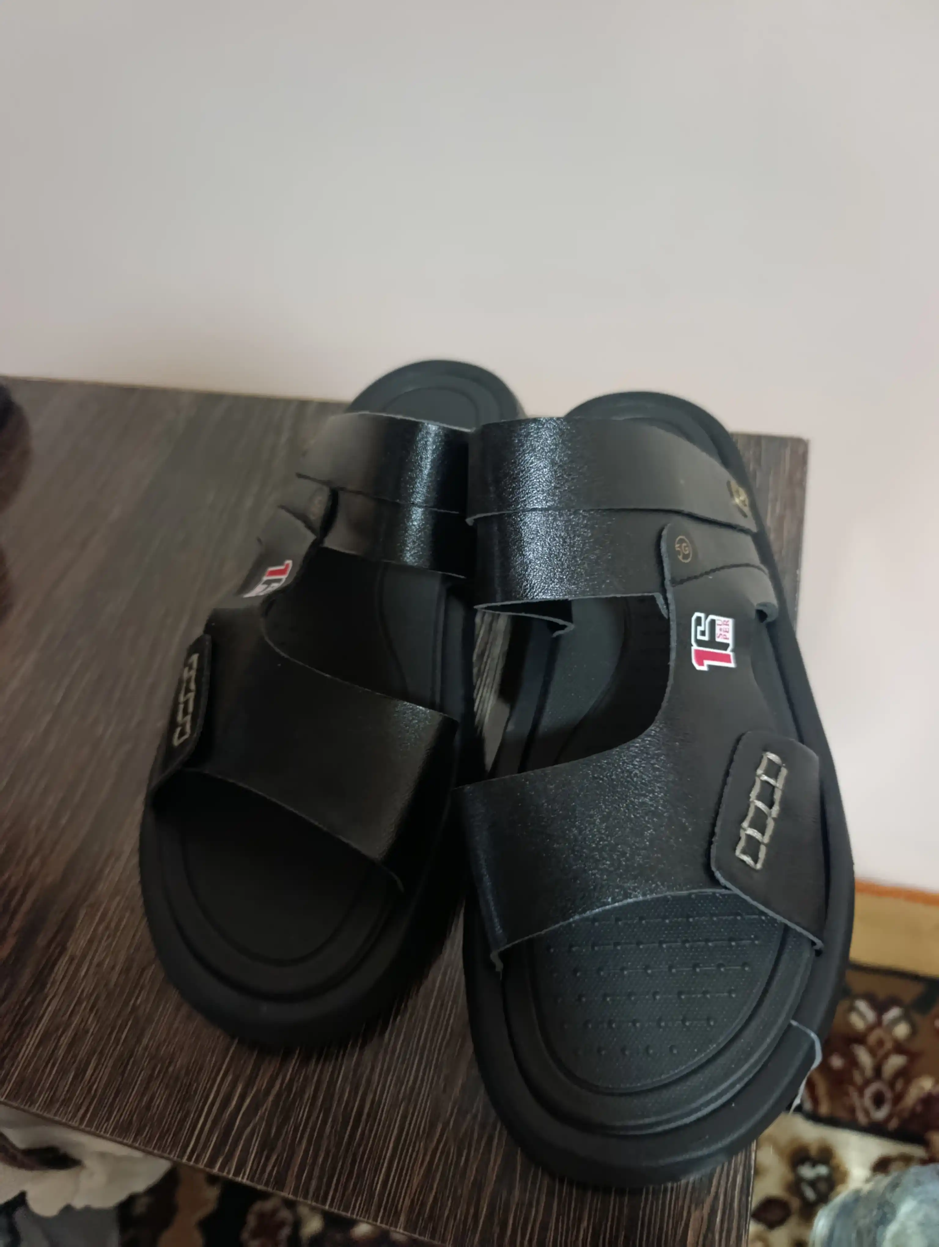 Erkaklar uchun yozgi sandal, orqa tasmali, qulay, sirpanmaydigan tagcharmli