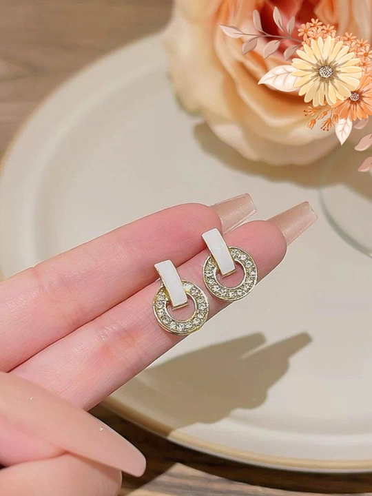 Серьги вышего качество, камни сваровски, цвет не теряет - 