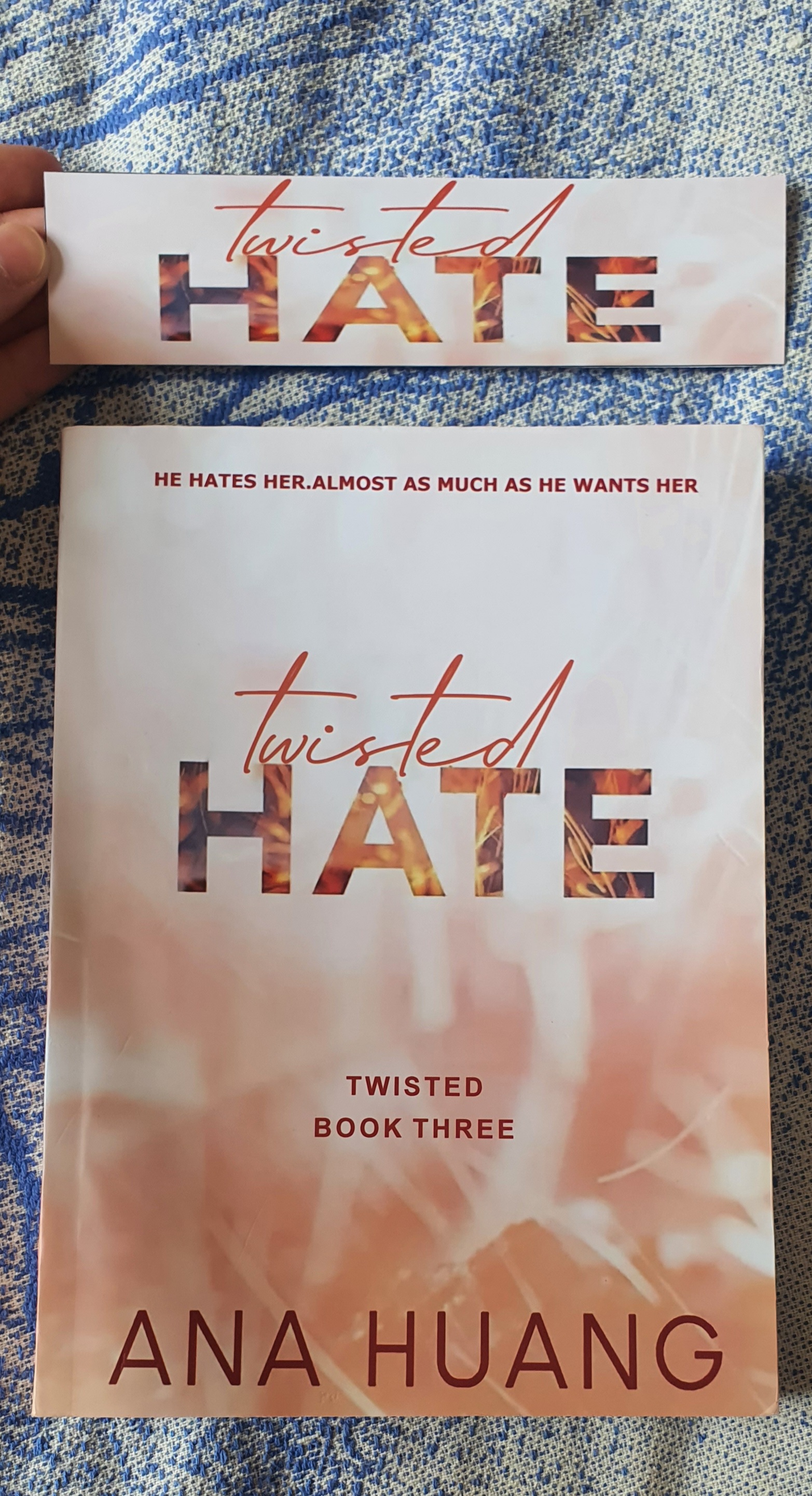 Twisted Love, Twisted Games, Twisted Hate, Twisted Lies, Ana Xuang, на английском