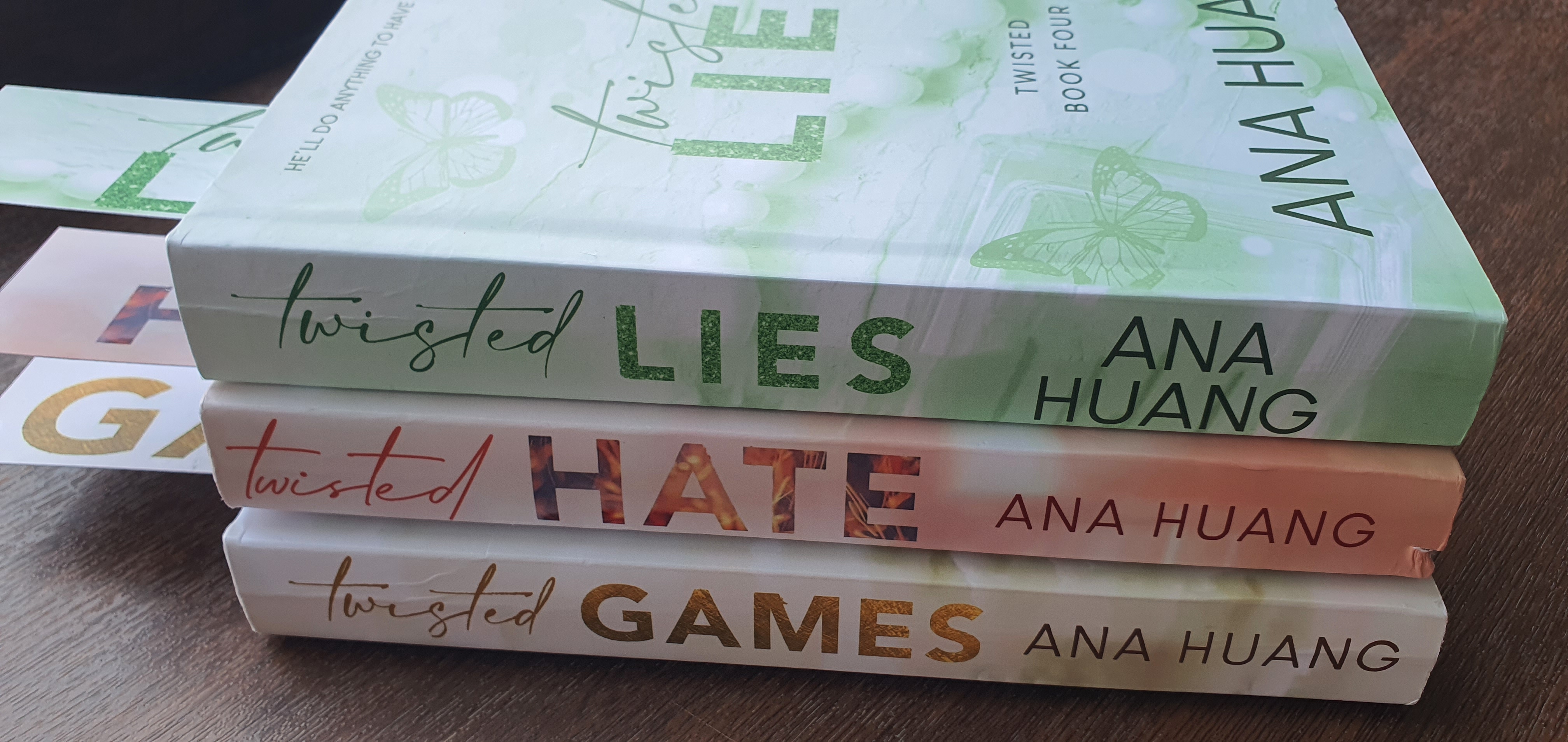 Twisted Love, Twisted Games, Twisted Hate, Twisted Lies, Ana Xuang, на английском