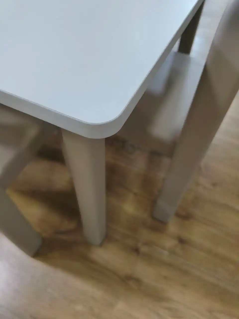 AIKO Malish bolalar mebellari to‘plami, stol va 4 ta stul, tabiiy yog‘ochdan, gipoallergen