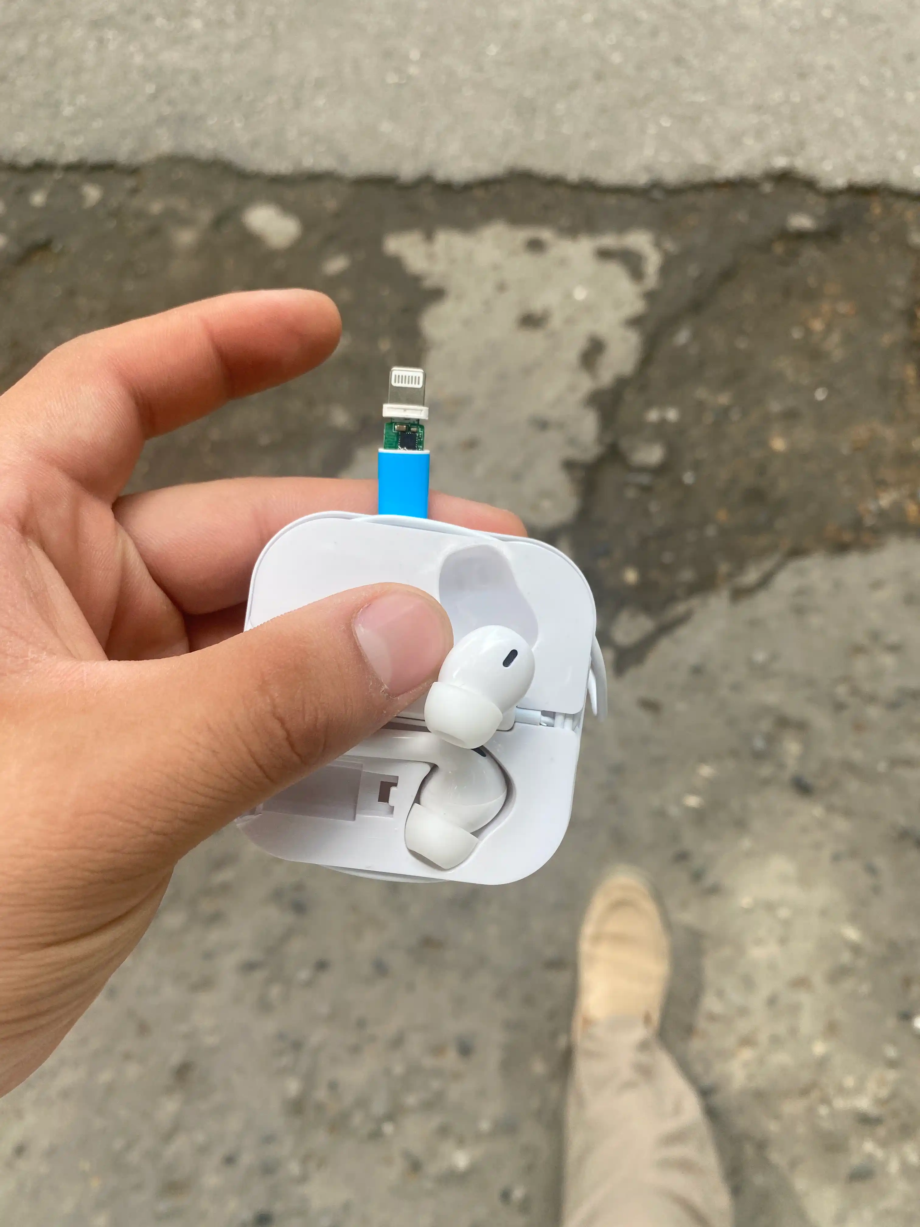 Simli quloqchinlar,  Type c kabeli va  Lightning kabeli, Bluetooth bilan