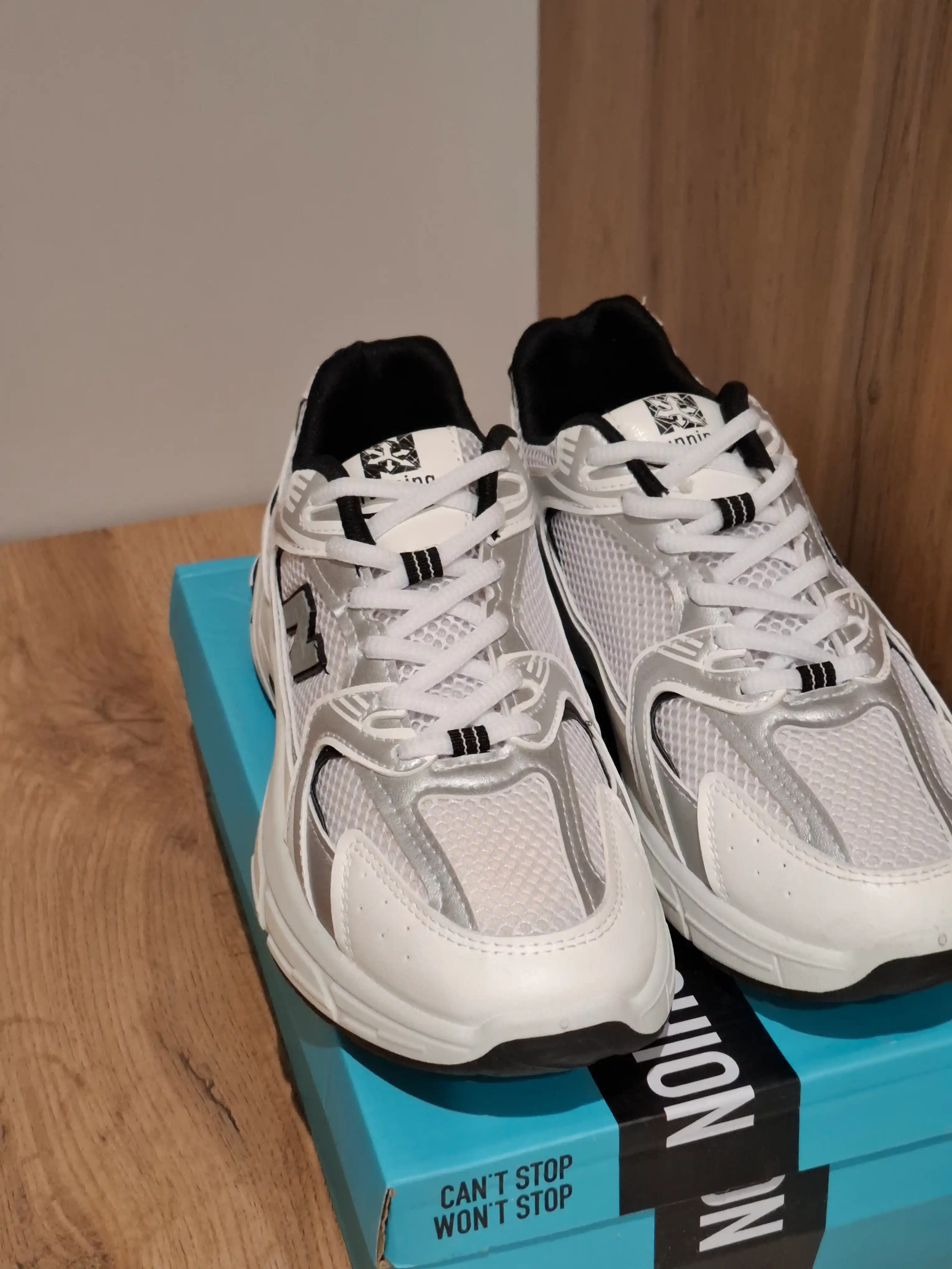 Yugurish va yurish uchun ayollar krossovkasi, nafas oluvchi to‘rli, New Balance, NB 530