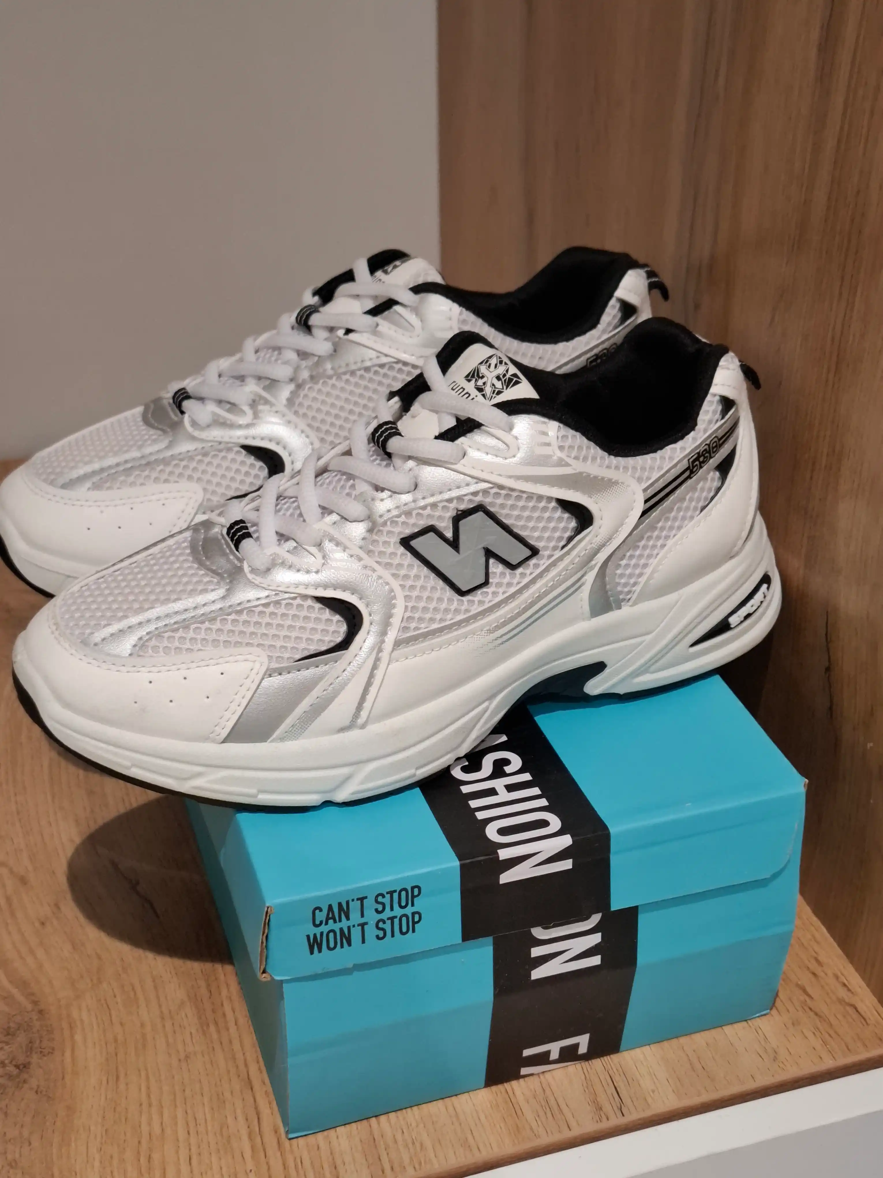 Yugurish va yurish uchun ayollar krossovkasi, nafas oluvchi to‘rli, New Balance, NB 530