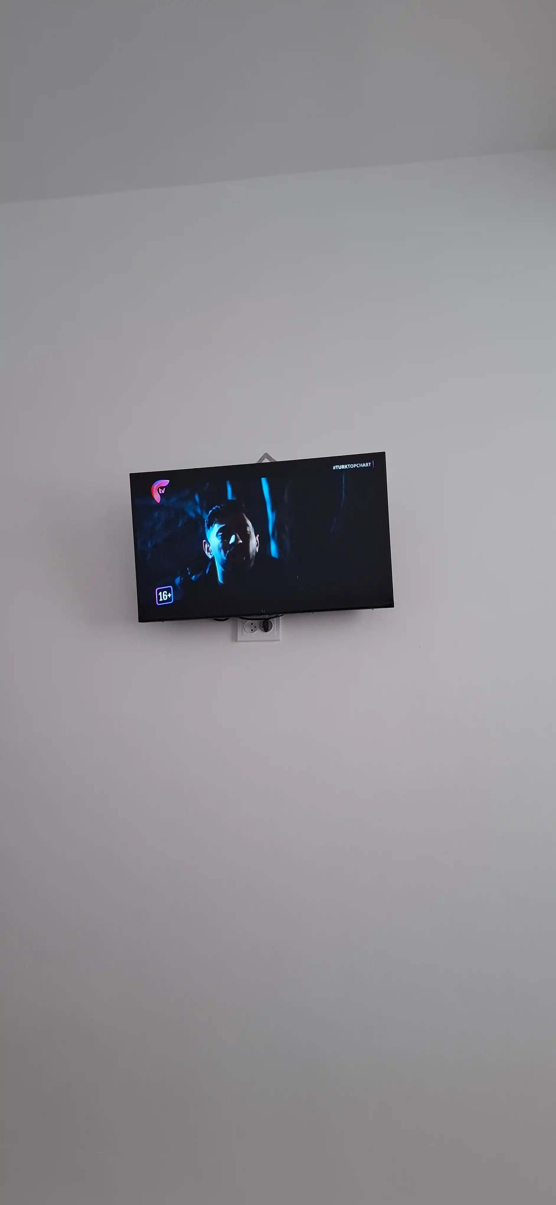 Televizor uchun devor kronshteyni iSmart – 14” dan 65” gacha, metall osma moslama