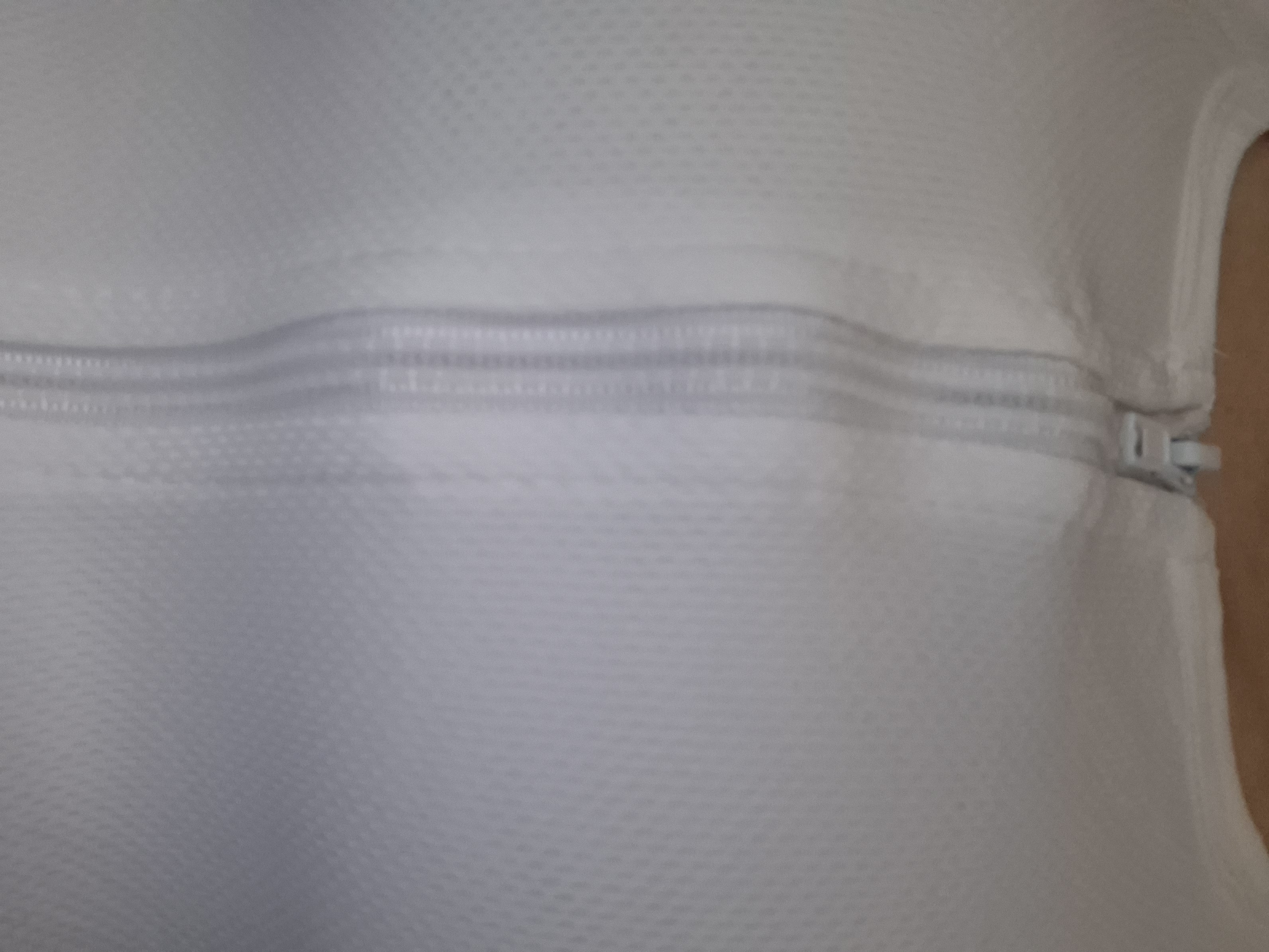 Ayollar uchun fermuarli sport top – ko‘krakni tekislovchi