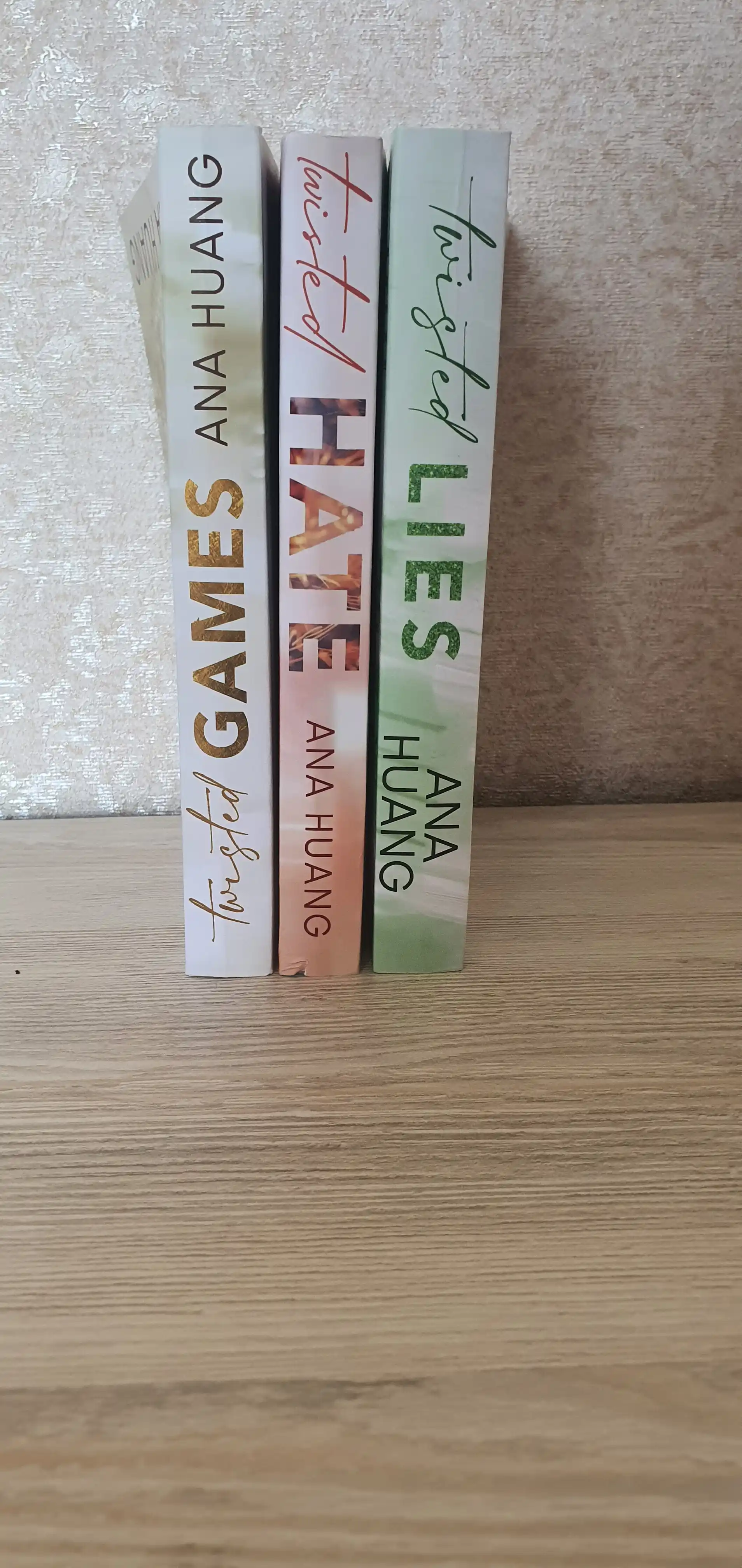 Twisted Love, Twisted Games, Twisted Hate, Twisted Lies, Ana Xuang, на английском