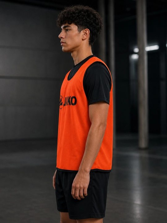 Sport manishkasi, yopinchiq, futbol uchun nimcha