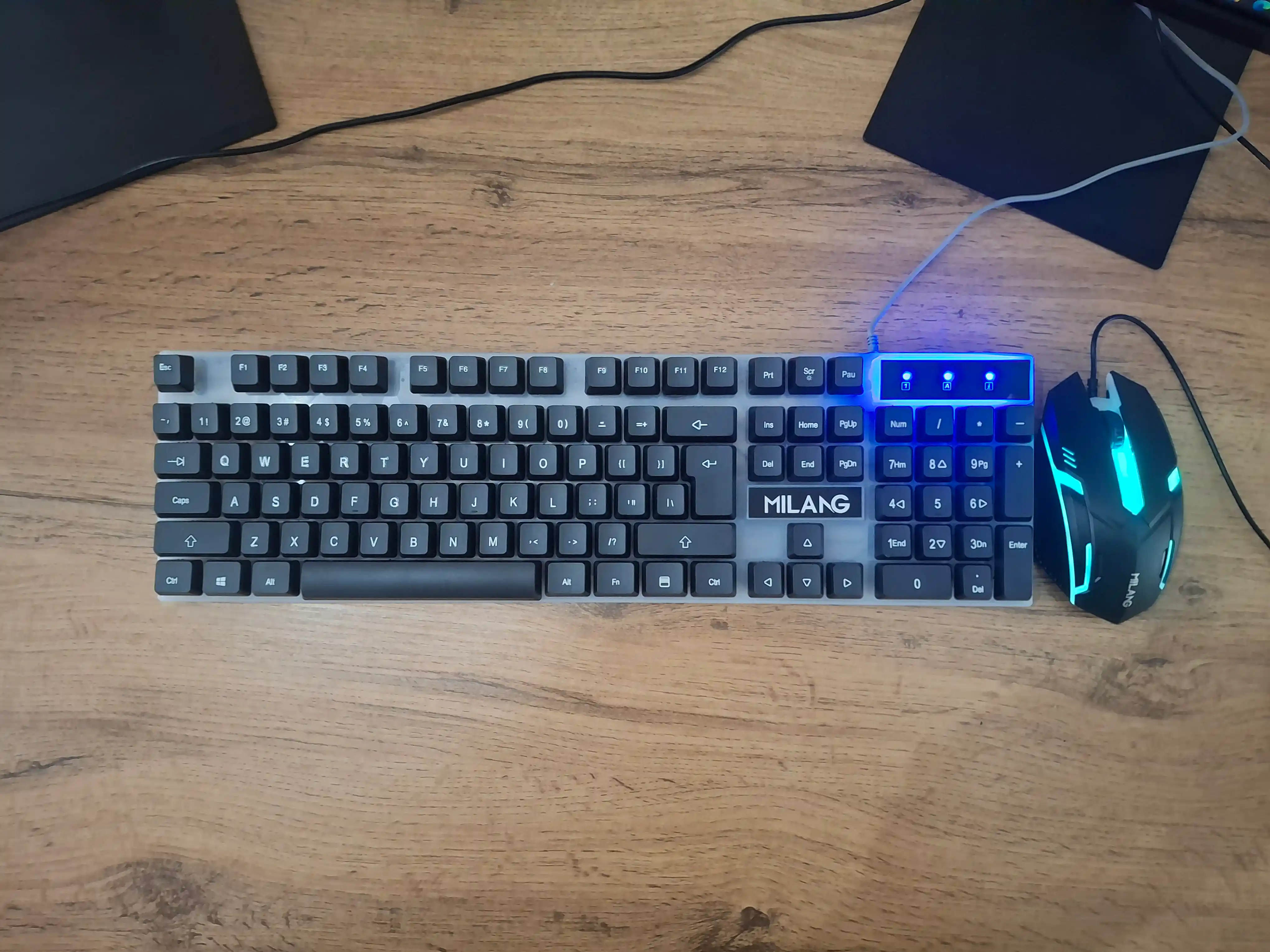 Беспроводная и проводная клавиатура и мышь Acer в комплекте