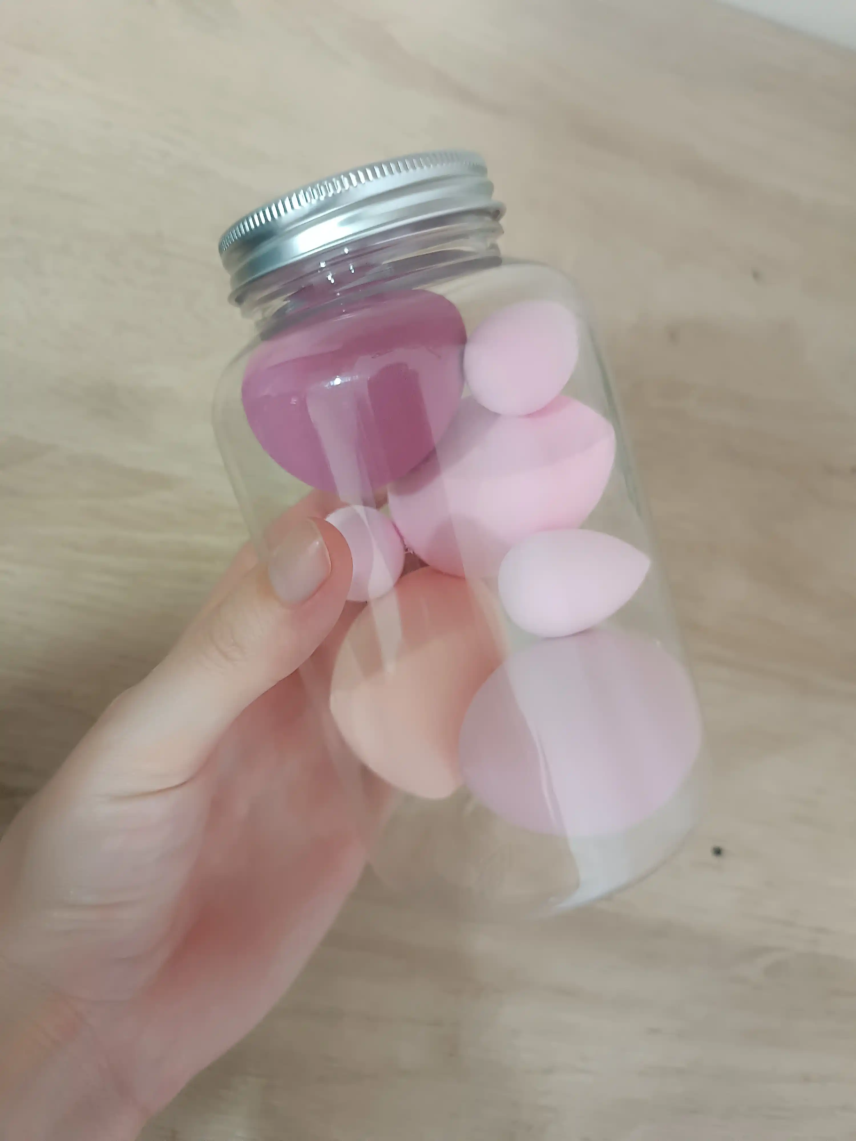 Sponj makiyaj uchun professional kosmetik gubkalar to‘plami, bonkali to'plamda 7 dona