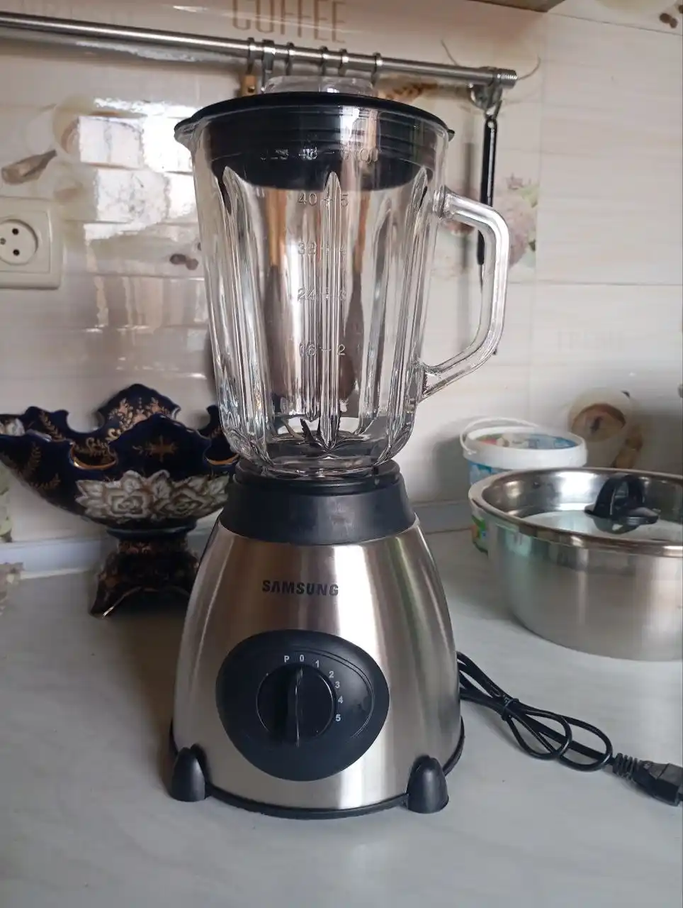 Statsionar blender, muz maydalaydigan 1,5 litrli smuzi-blender