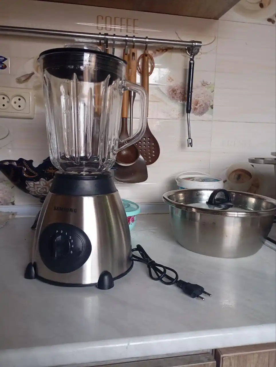 Statsionar blender, muz maydalaydigan 1,5 litrli smuzi-blender