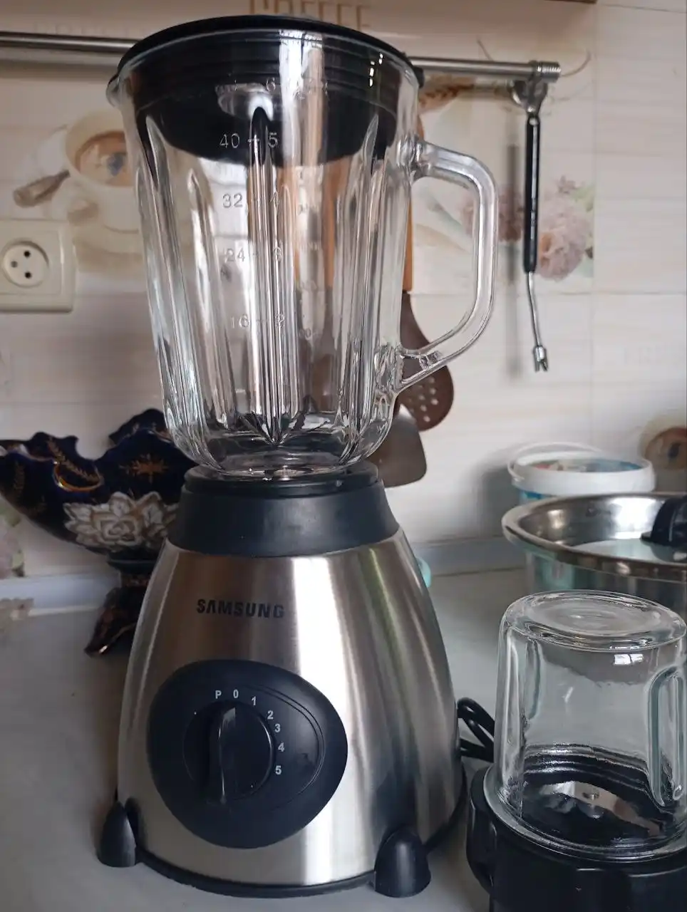 Statsionar blender, muz maydalaydigan 1,5 litrli smuzi-blender